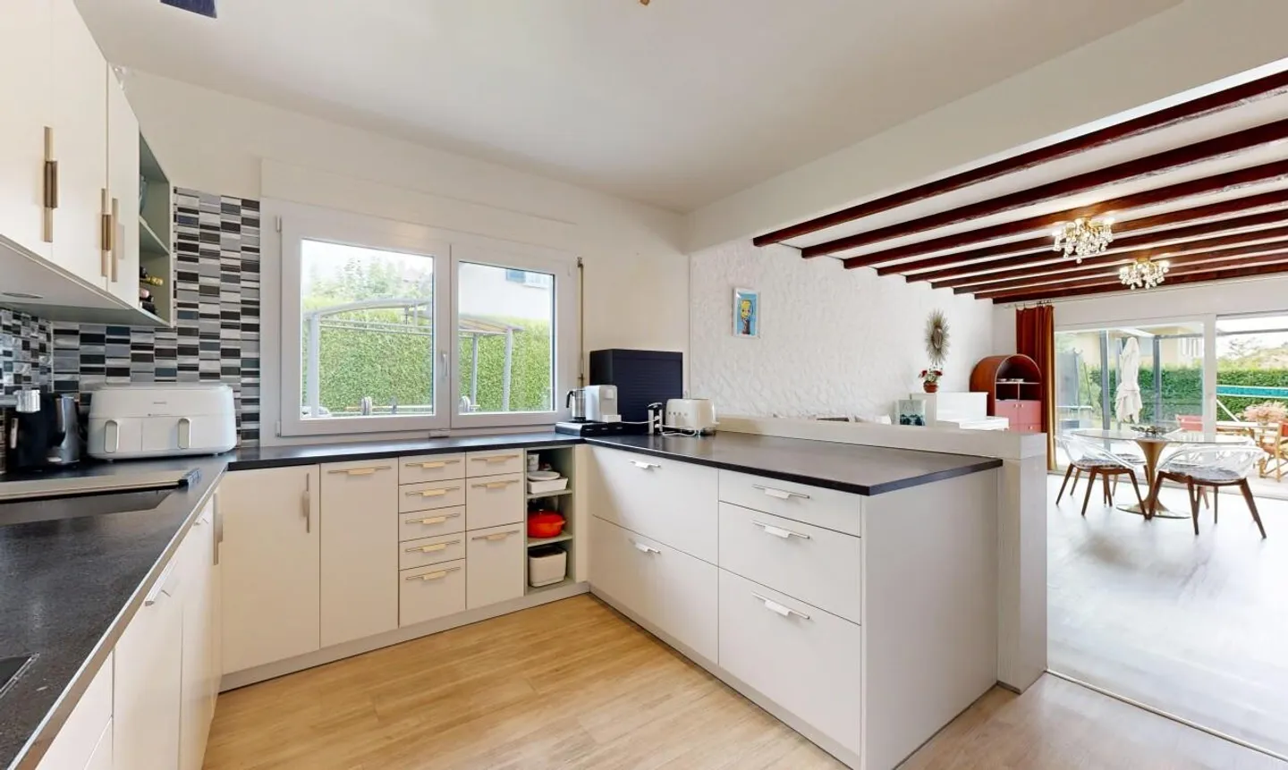 Spacious 7.5-room semi-detached house ideally located in Epalinges - Photo 10 of 13