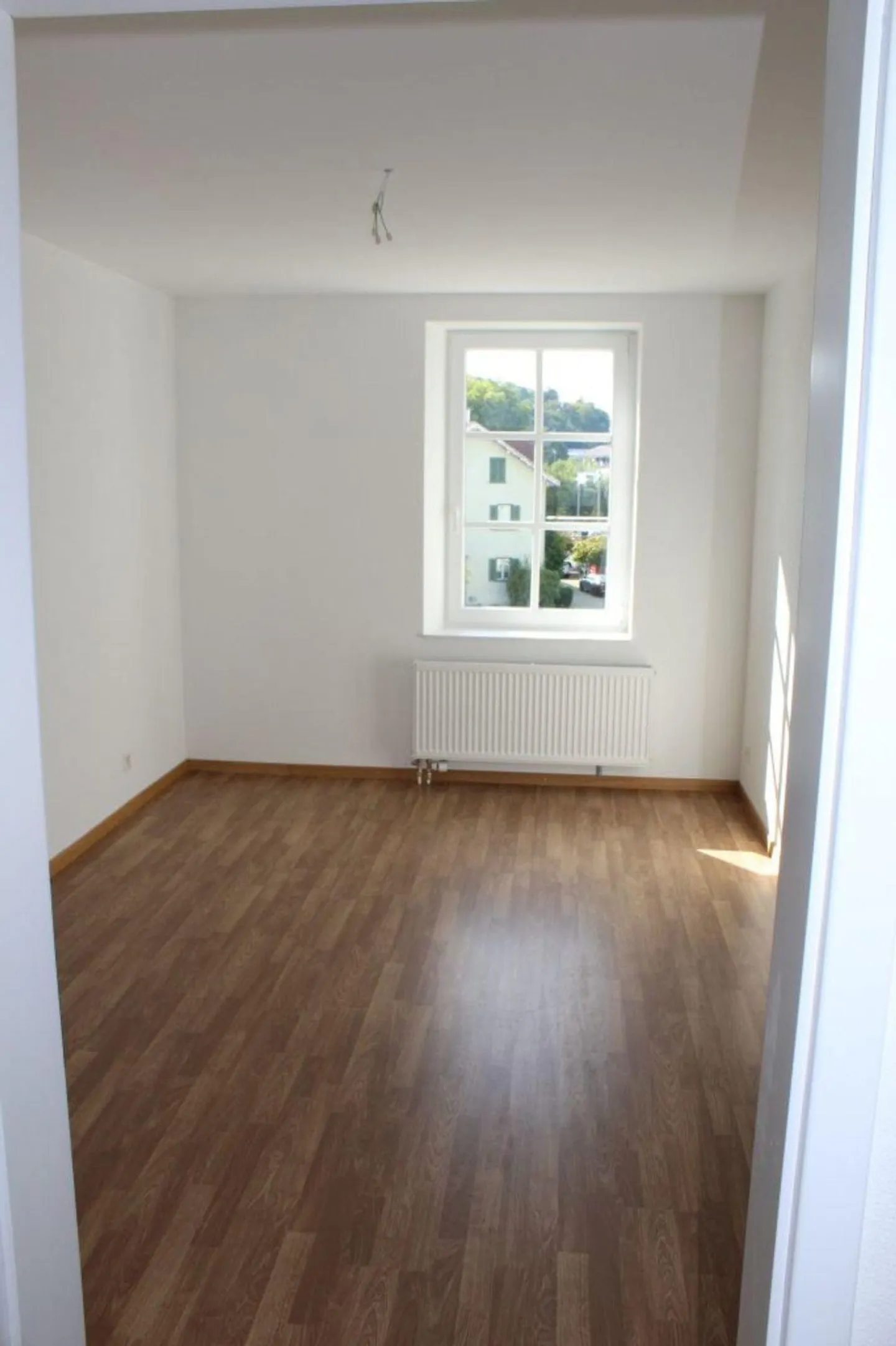 Charming 2.5 Room Apartment - Photo 3 of 6