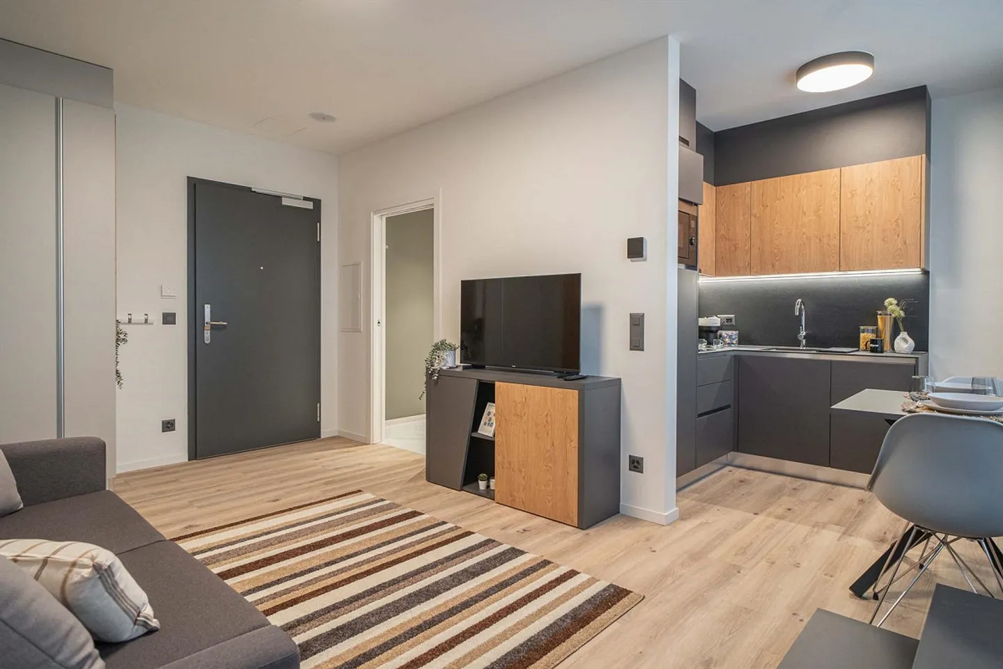 City Pop - Studio Apartments in Basel, next to the train station - Photo 8 of 13