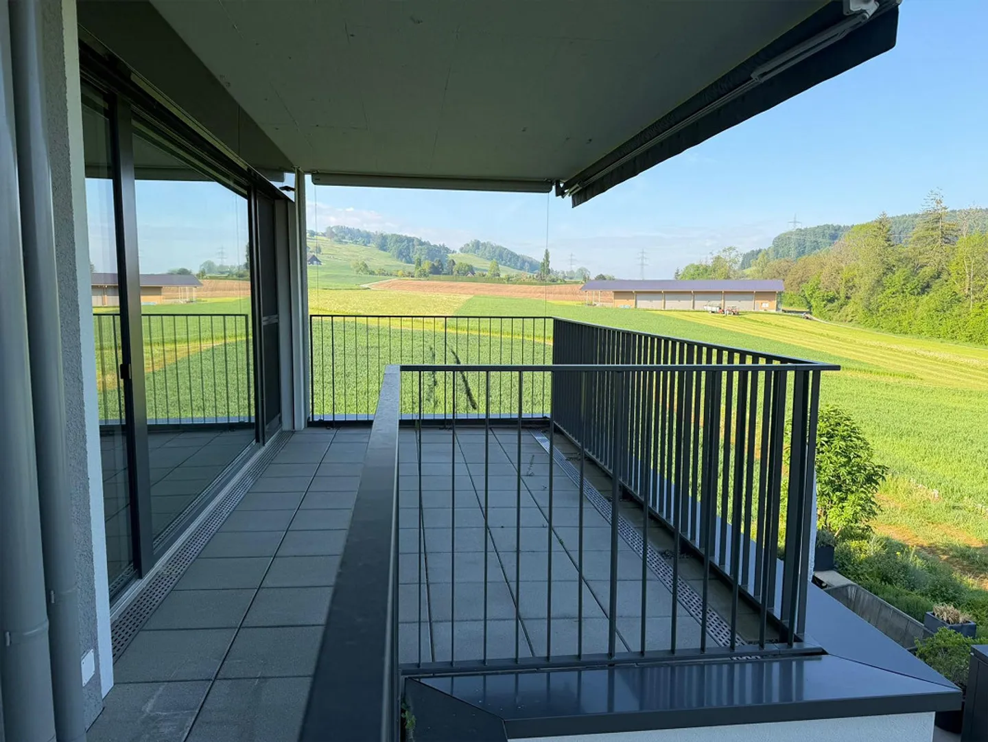 Appartement moderne de 4,5 pièces avec finition de haute qualité à Aesch ZH - Photo 4 sur 7