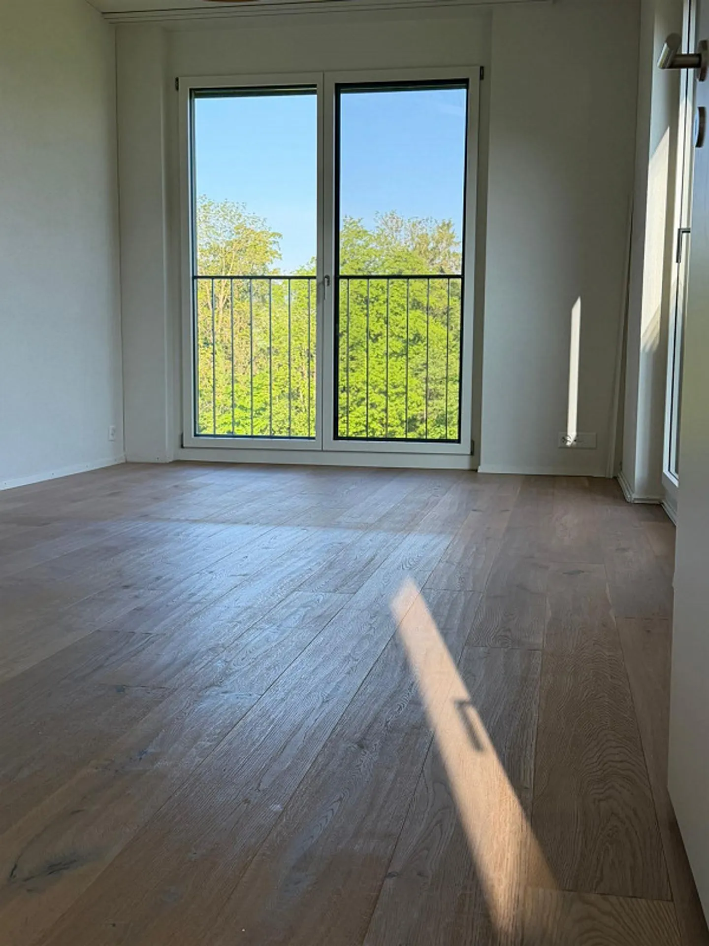 Appartement moderne de 4,5 pièces avec finition de haute qualité à Aesch ZH - Photo 2 sur 7
