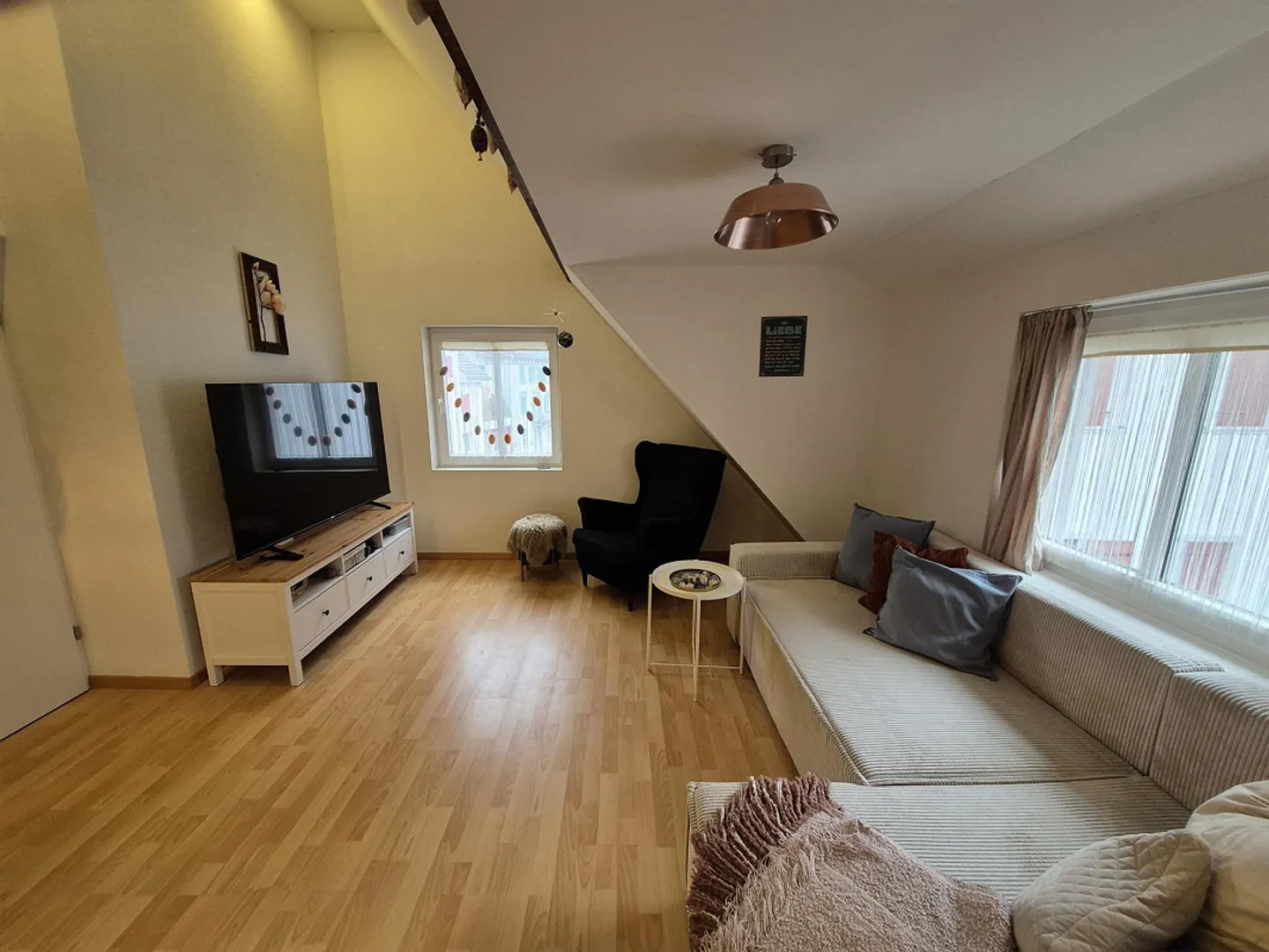 Charmante appartement sous les combles de 3,5 pièces - Photo 3 sur 6