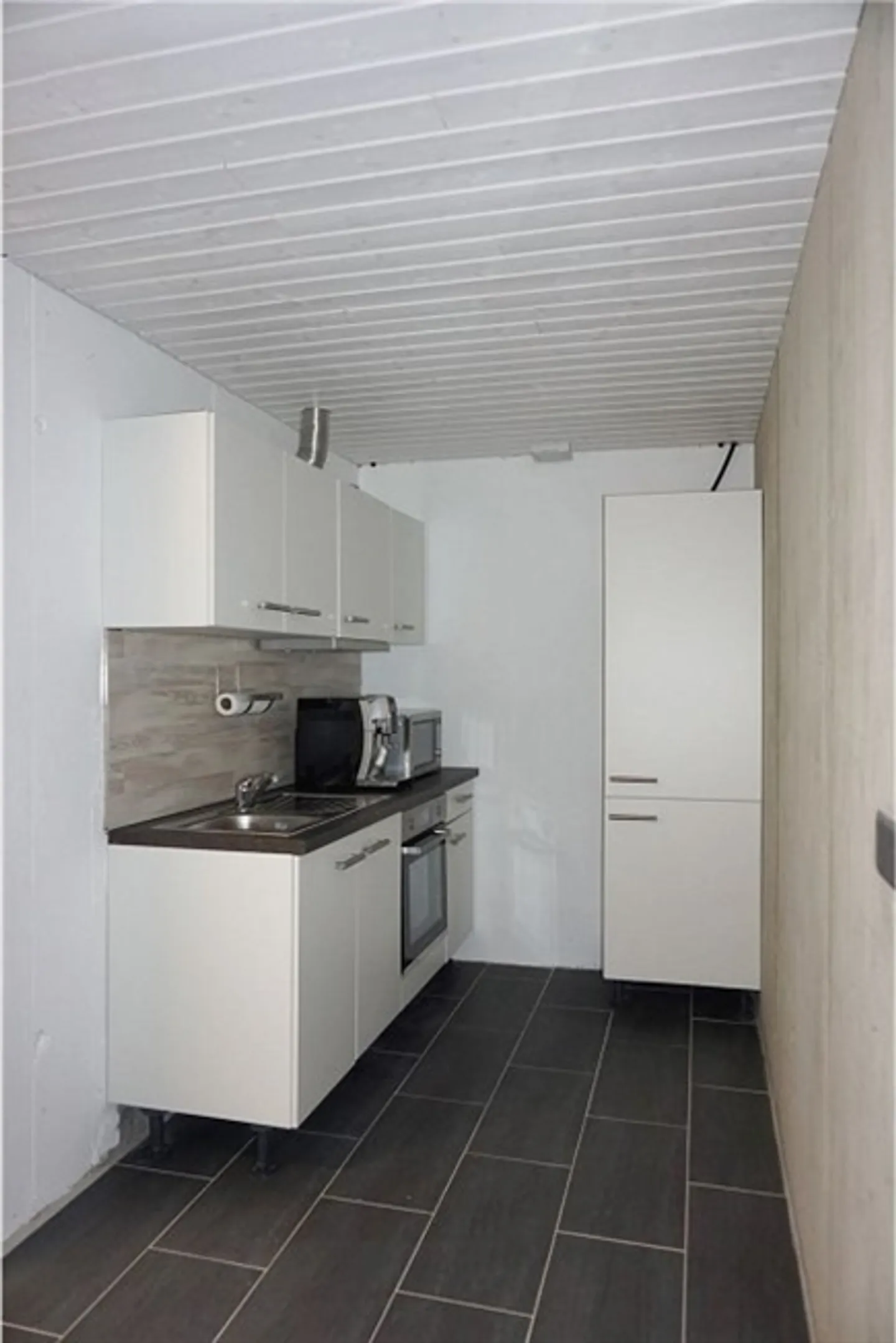 Fully equipped commercial space in Murten - commercial space/office - Photo 2 of 7