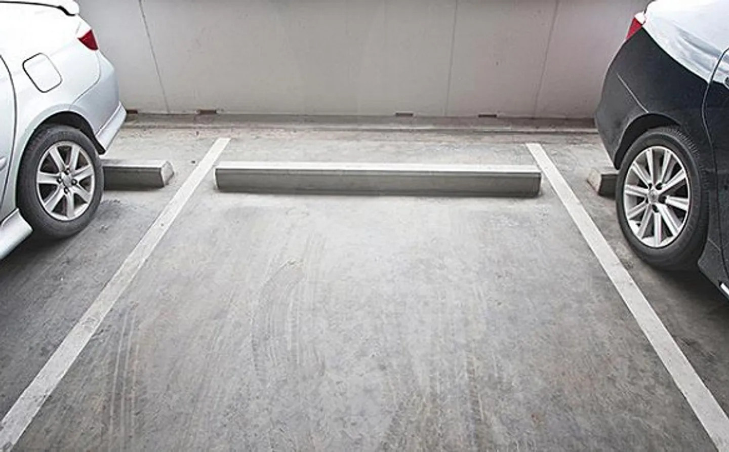 Outdoor parking space for rent - Photo 2 of 3