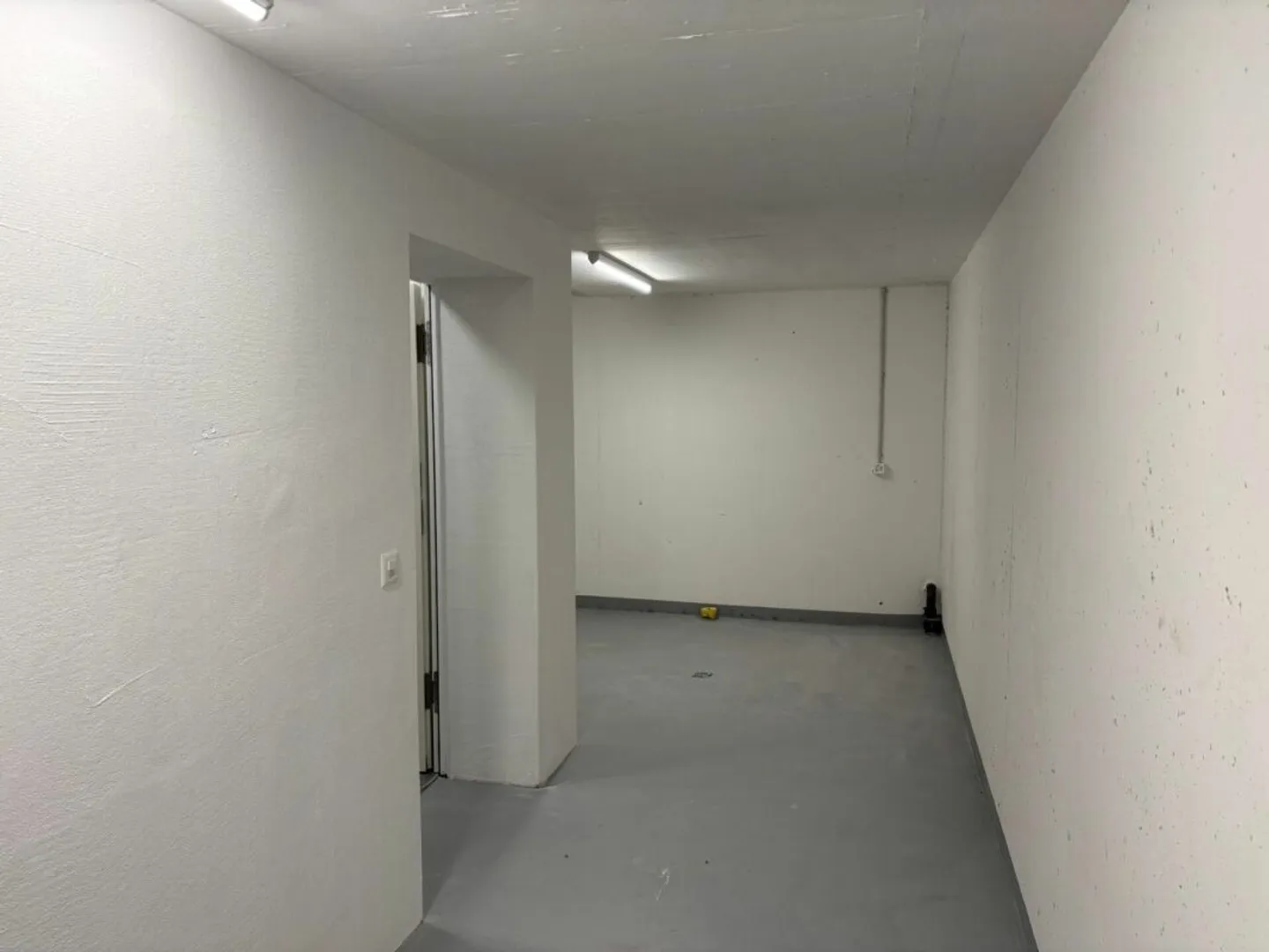 Storage space or space for hobbies sought? Available room for rent. - Photo 4 of 7