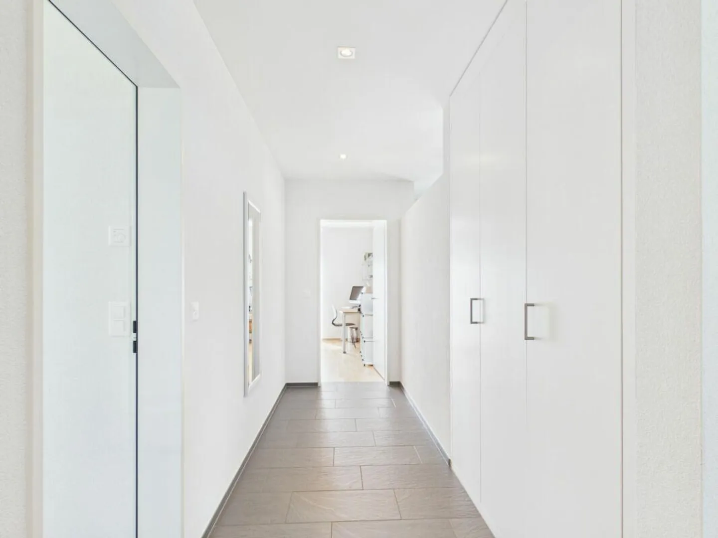 Geräumige Wohnung mit Balkonen - Foto 16 von 20