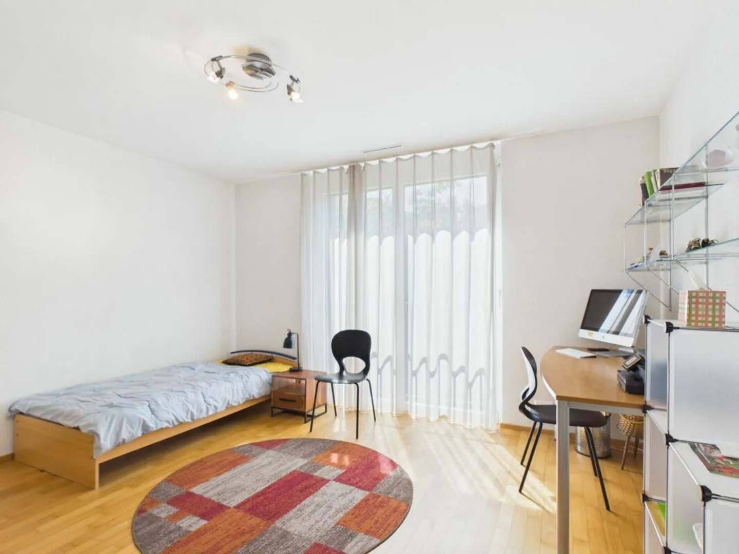 Geräumige Wohnung mit Balkonen - Foto 17 von 20