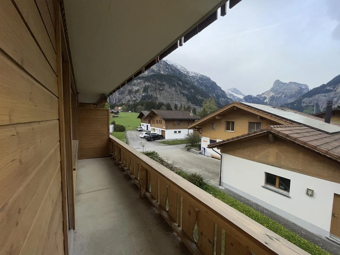 Cozy apartment with balcony and mountain view in Kandersteg - Photo 1 of 7