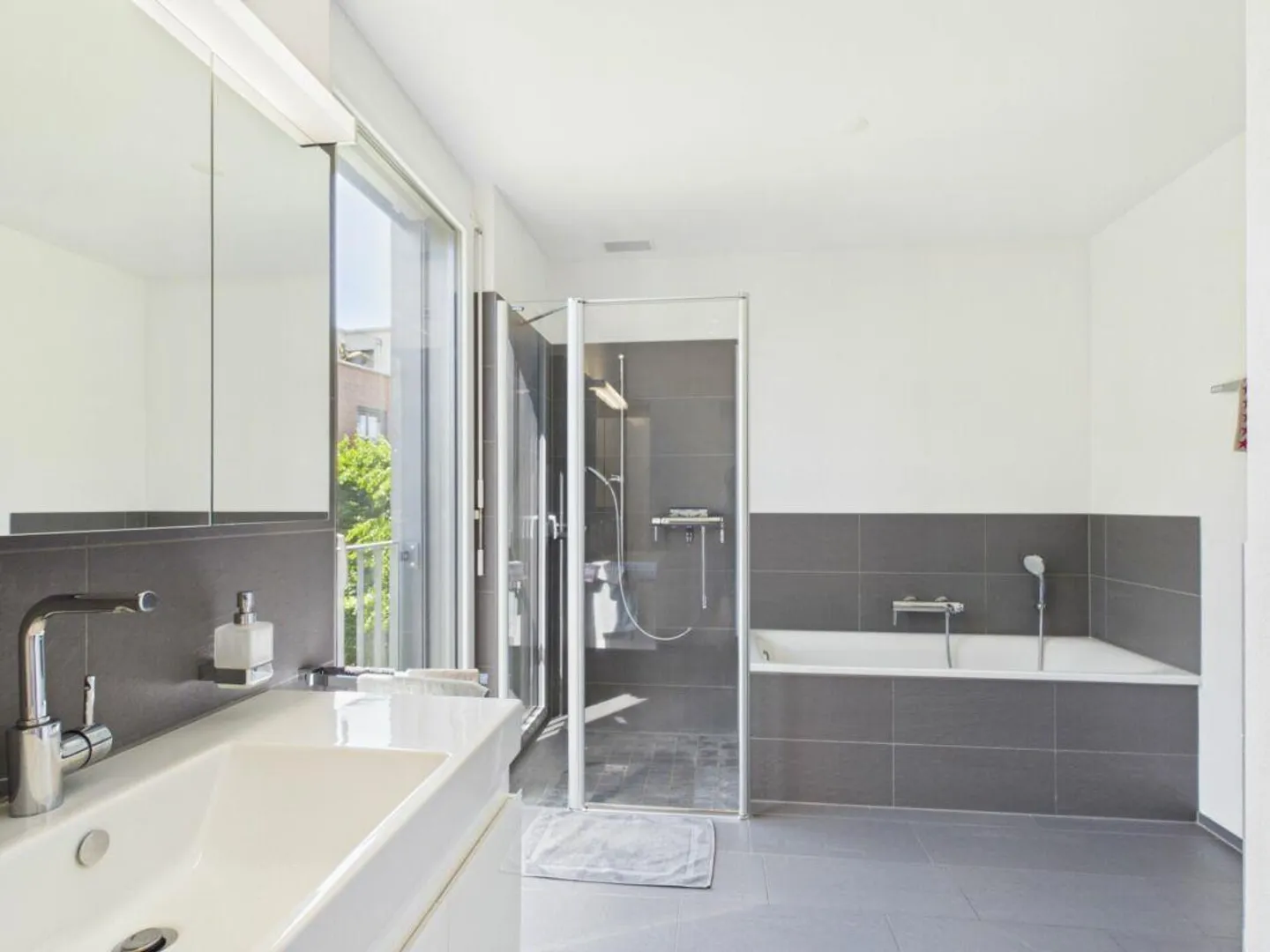 Geräumige Wohnung mit Balkonen - Foto 14 von 20