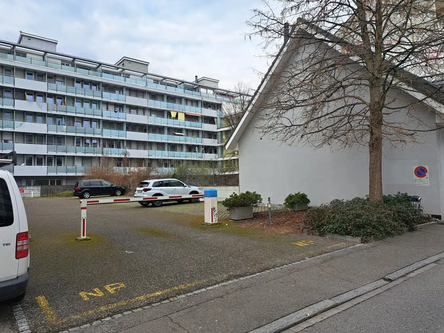 Ungedeckter Parkplatz in Biel - Foto 1 von 3