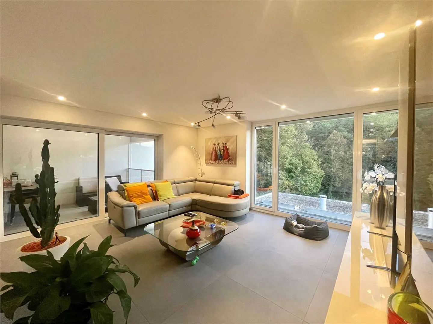 Moderne Einfamilien-Villa mit offenem Blick in Origlio - Foto 1 von 13