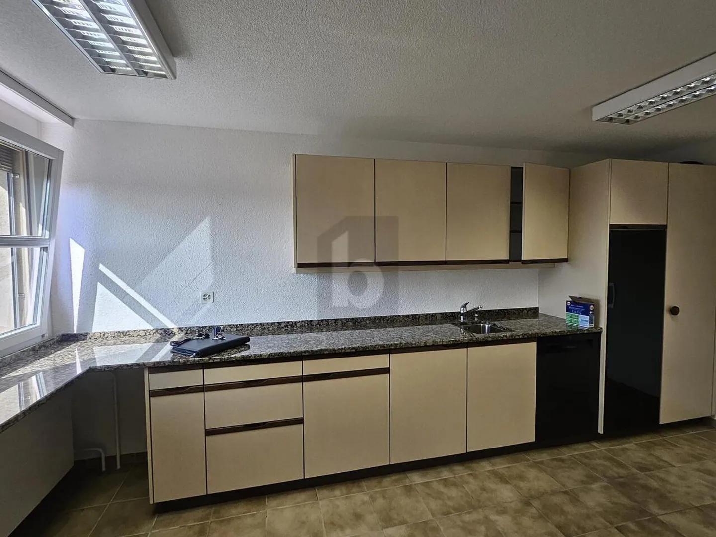 Geräumiges Büro in Regensdorf - Foto 4 von 6