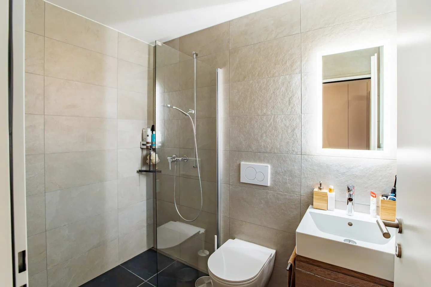 Completely renovated 2.5-room apartment with large balcony - Photo 5 of 9