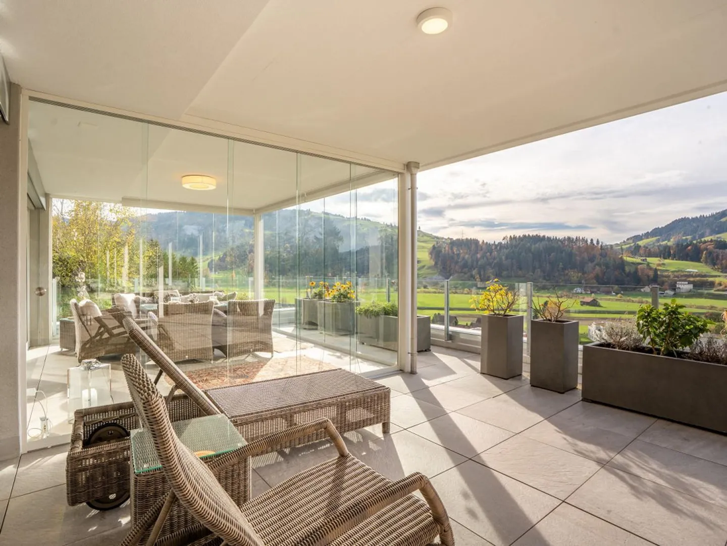 Exclusive terrace apartment with breathtaking views into the greenery - Photo 2 of 9