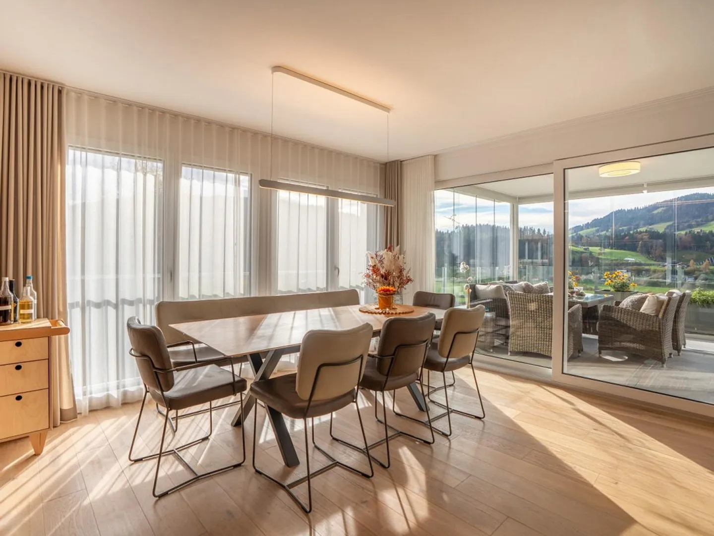 Exclusive terrace apartment with breathtaking views into the greenery - Photo 4 of 9