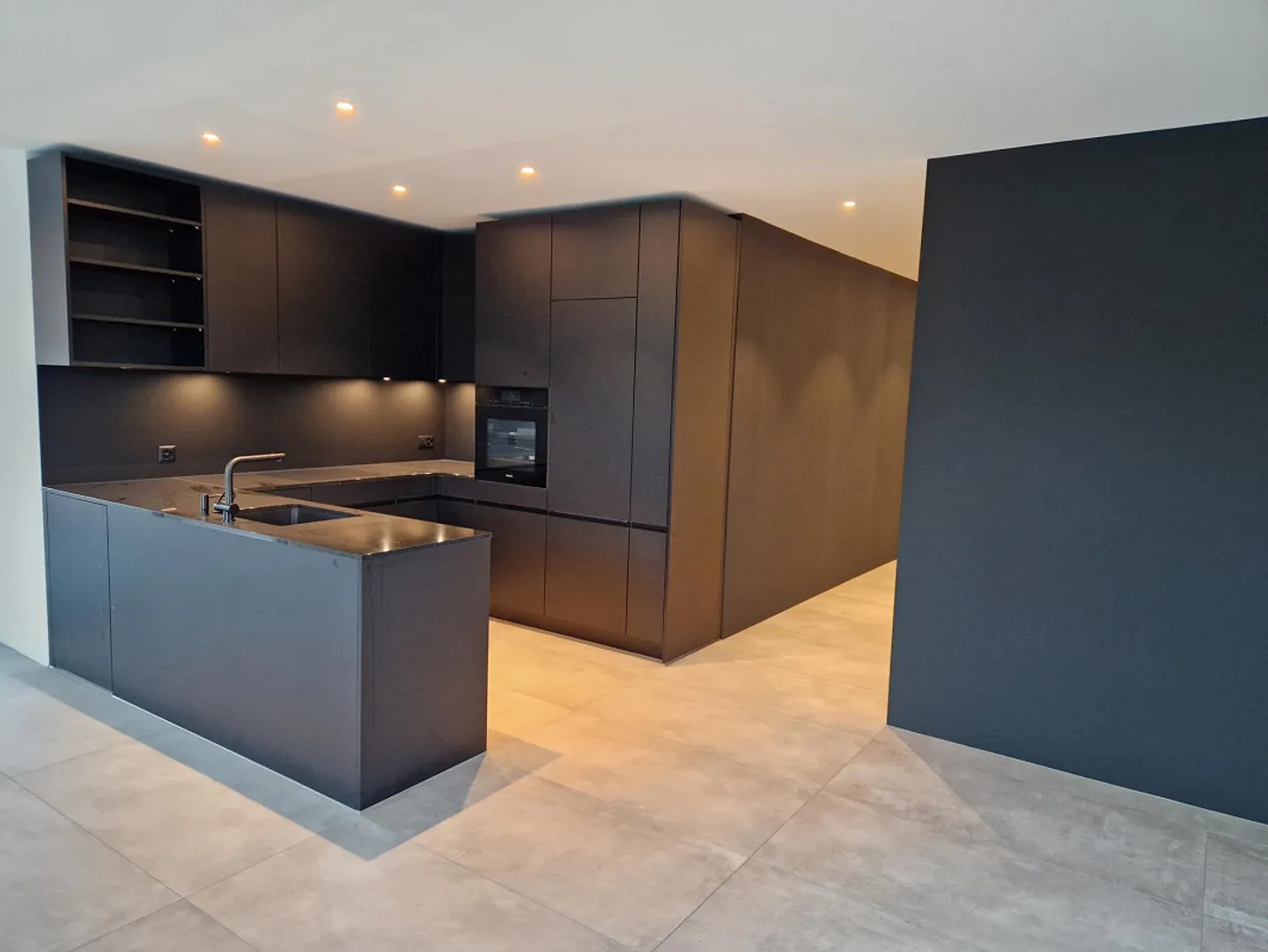 Location d'un spacieux appartement designer de 2,5 pièces dans le Rotkreuz-Risch fiscalement avantageux - Photo 1 sur 15