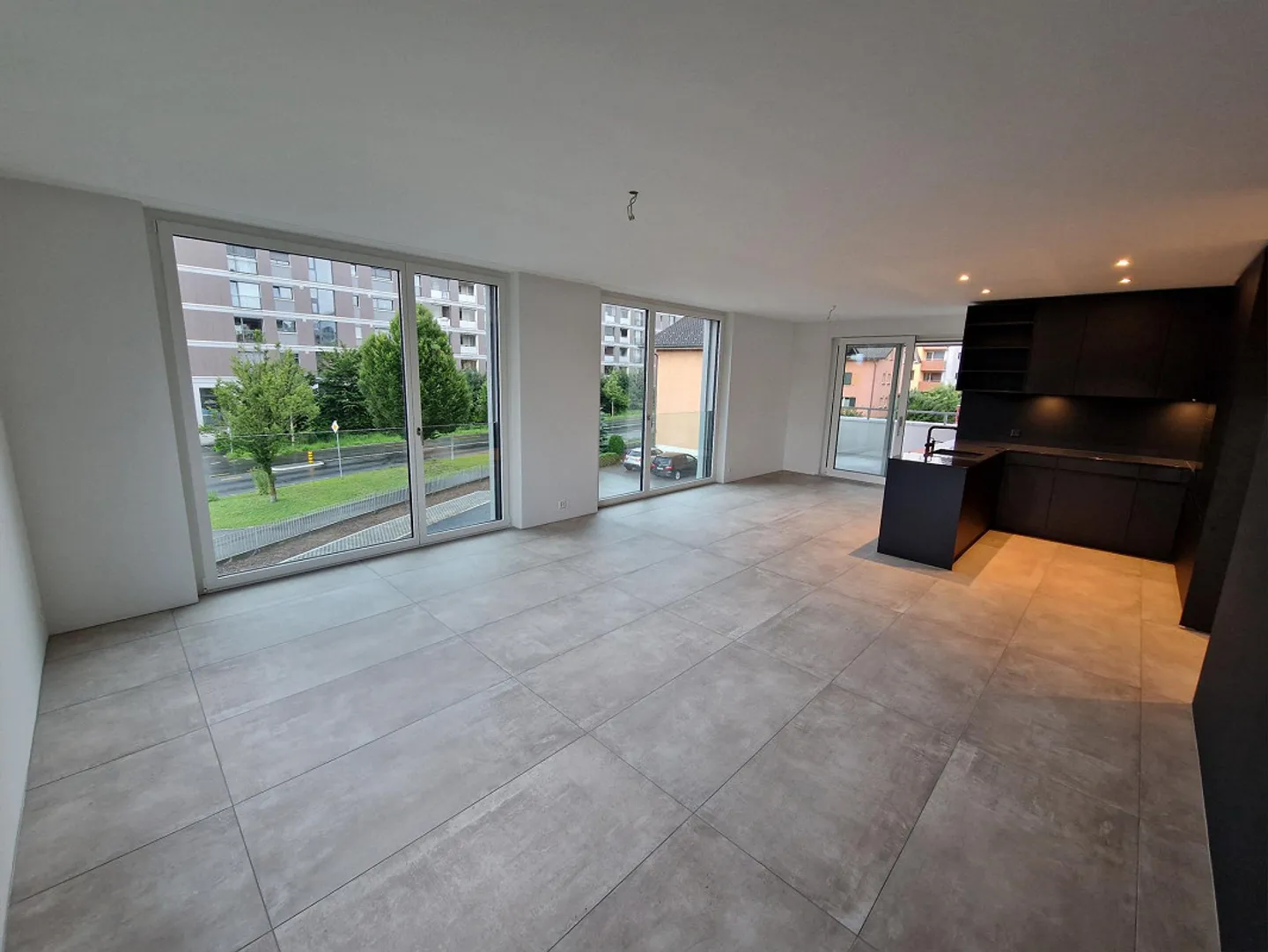 Location d'un spacieux appartement designer de 2,5 pièces dans le Rotkreuz-Risch fiscalement avantageux - Photo 3 sur 15
