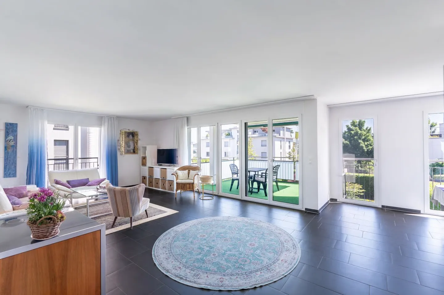 Appartamento luminoso e moderno di 3,5 locali vicino al lago Greifen - Foto 2 di 13