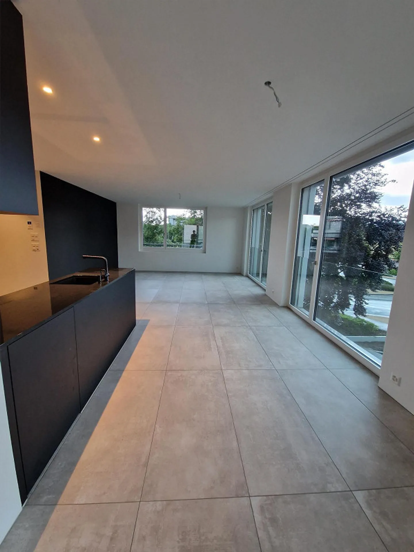 Location d'un spacieux appartement designer de 2,5 pièces dans le Rotkreuz-Risch fiscalement avantageux - Photo 4 sur 15