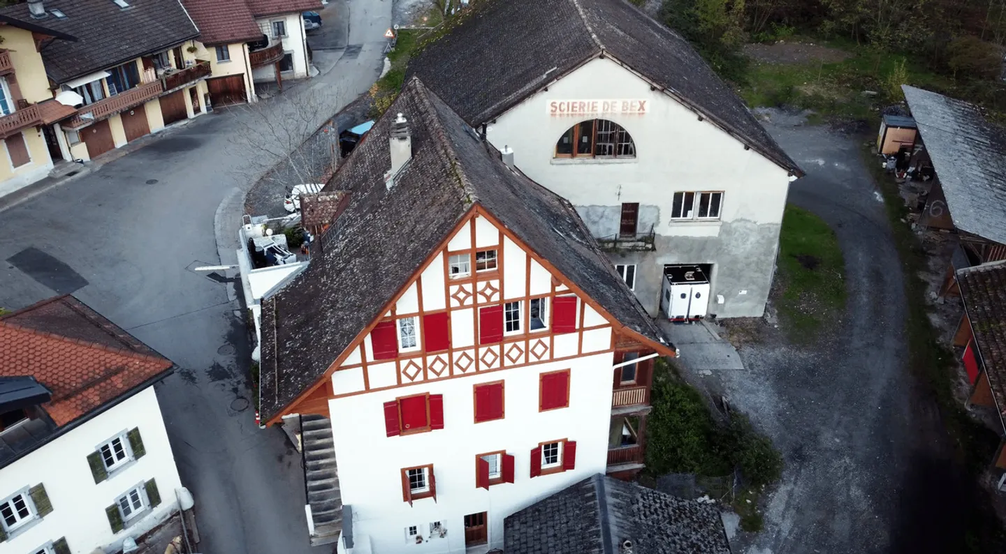Gemischt genutztes Gebäude in Bex - Foto 1 von 6