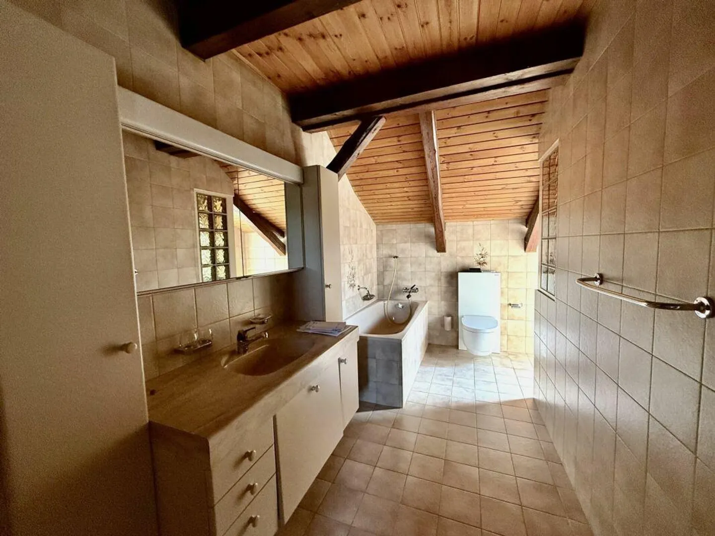 Multi-family house with gastronomy share in a central location - Photo 5 of 10