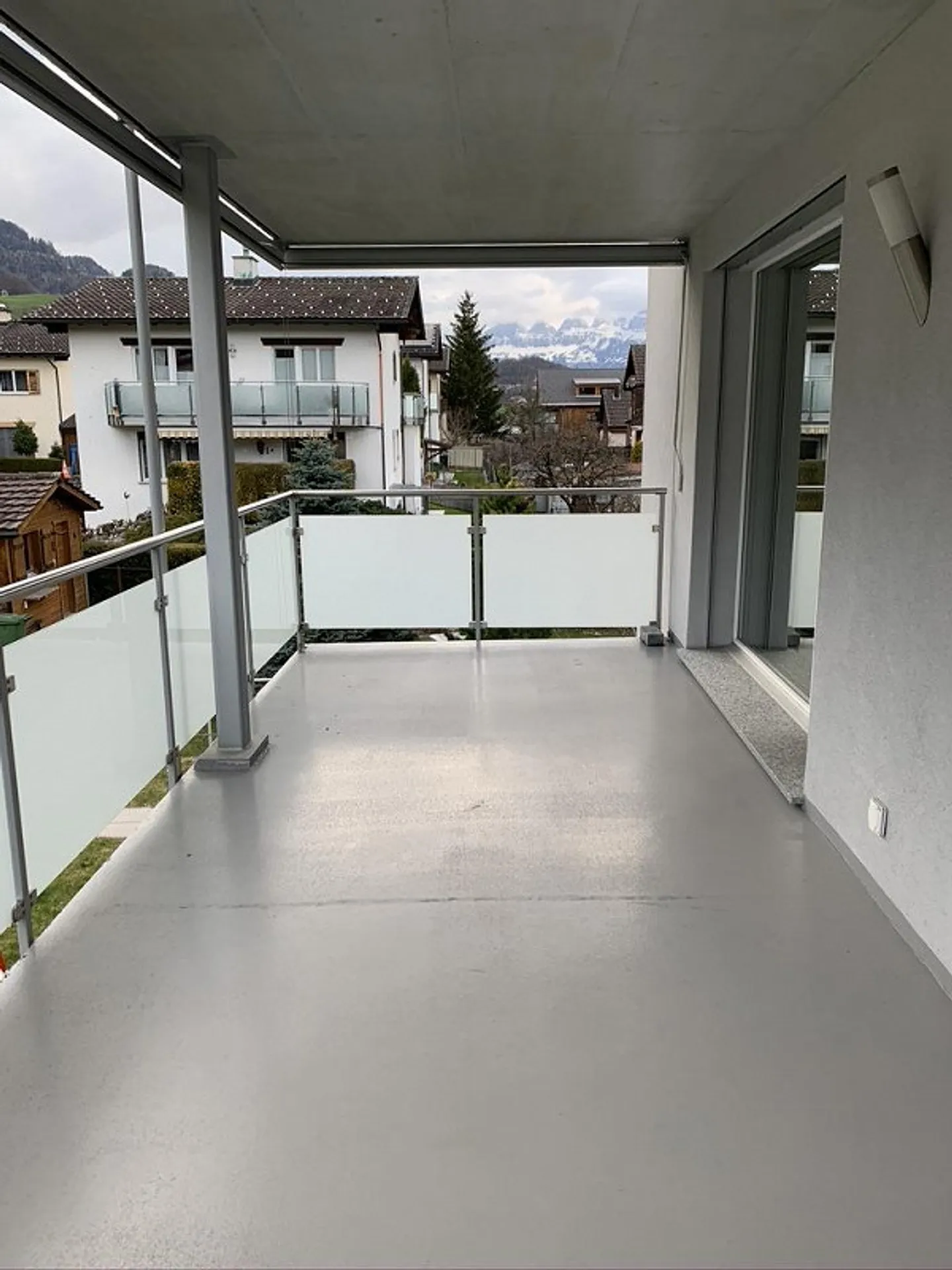 Bright 4.5-room apartment with generous layout - Photo 4 of 9