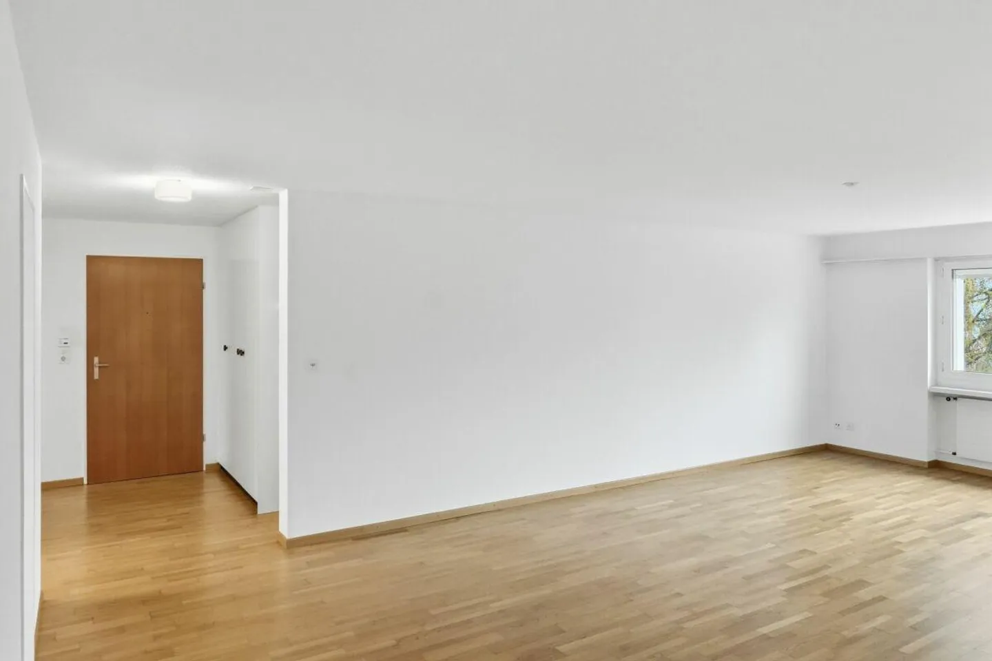 Moderne Wohnung mit grossem Balkon - Foto 3 von 13