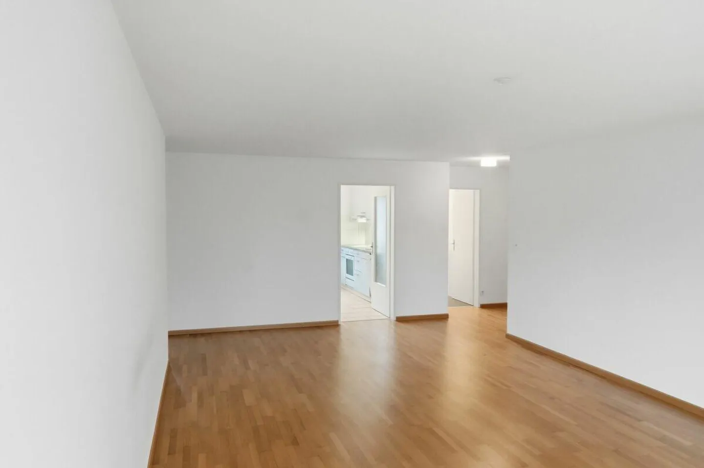 Moderne Wohnung mit grossem Balkon - Foto 8 von 13