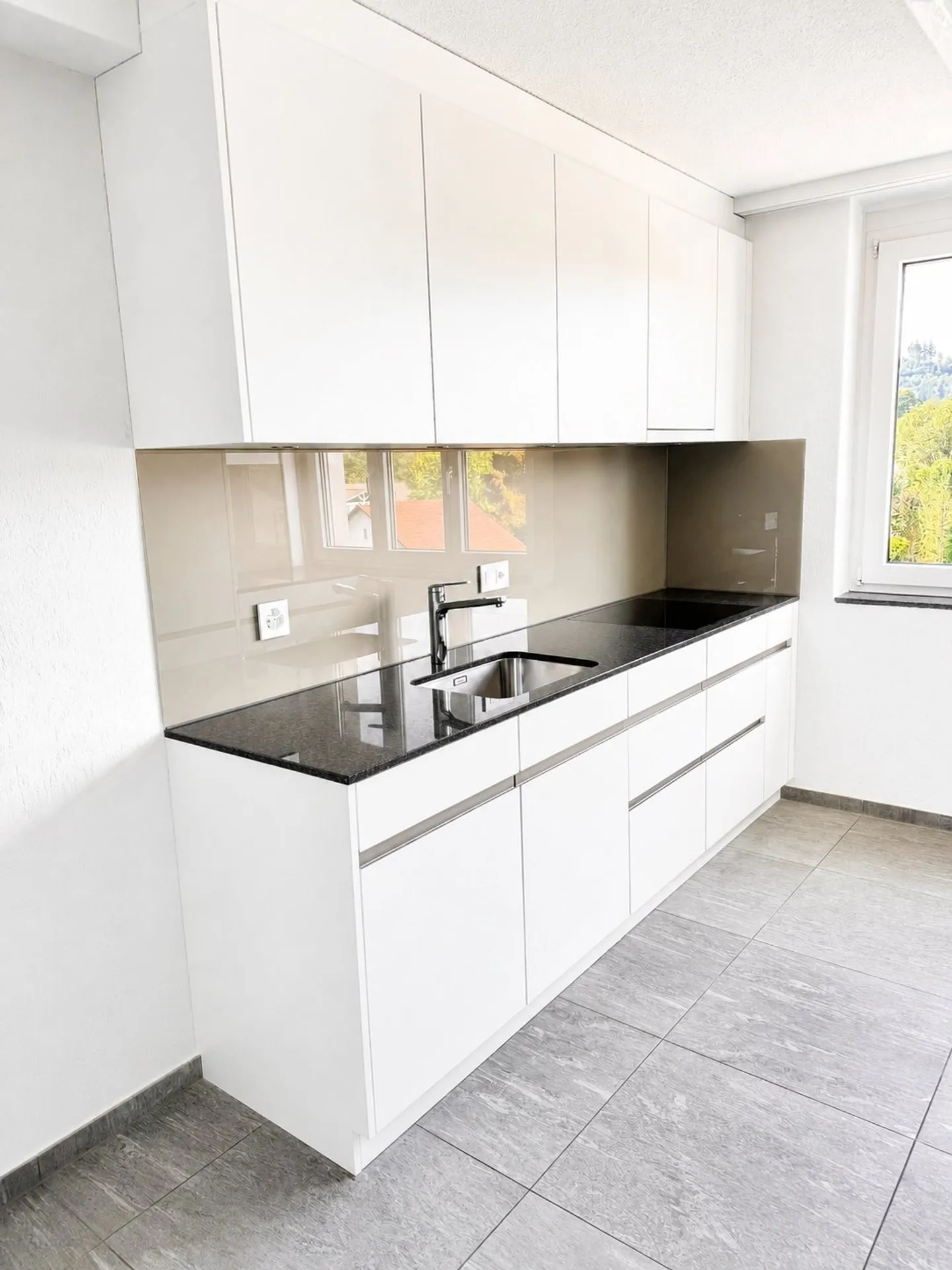 Modernes Apartment mit Aussicht - Foto 2 von 18