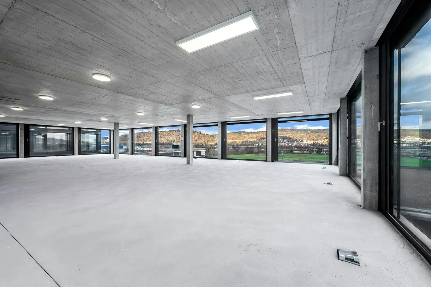 Grosszügige Gewerbeflächen ab 130m2 in Spreitenbach - Foto 1 von 5