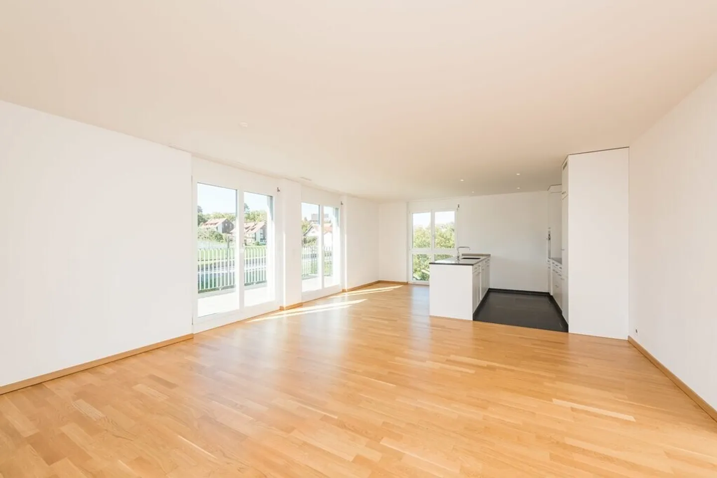 Appartamento moderno con grande balcone - Foto 2 di 8