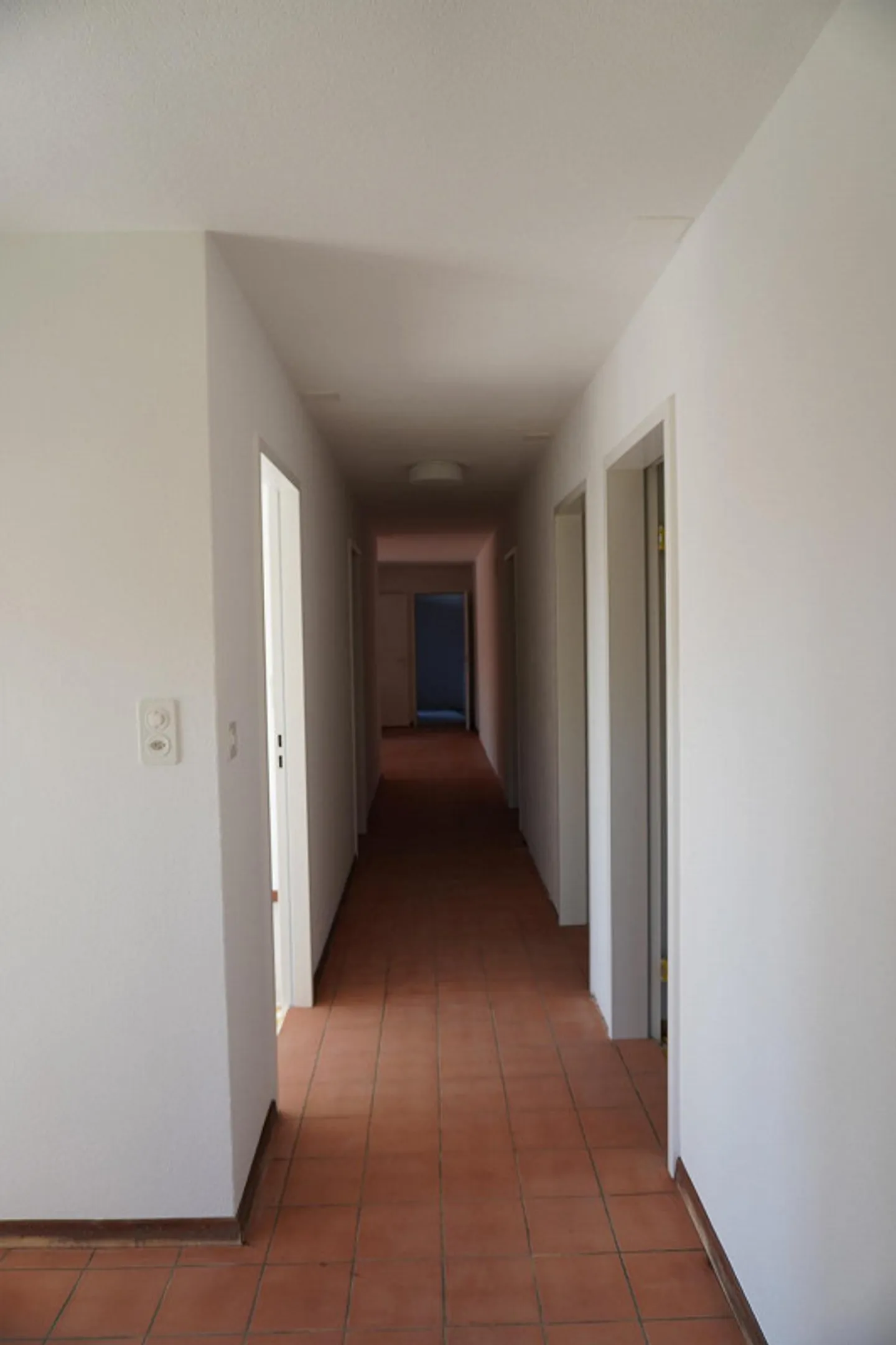 Grosszügige 5.5-Zimmer-Gartenwohnung mit 132 m² - Foto 5 von 17