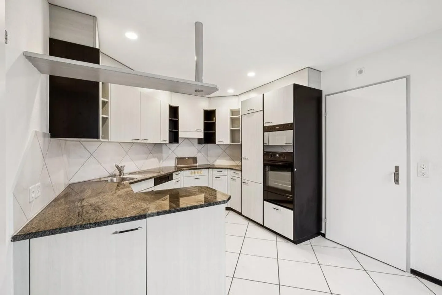 Appartamento spazioso e centrale - Foto 2 di 9