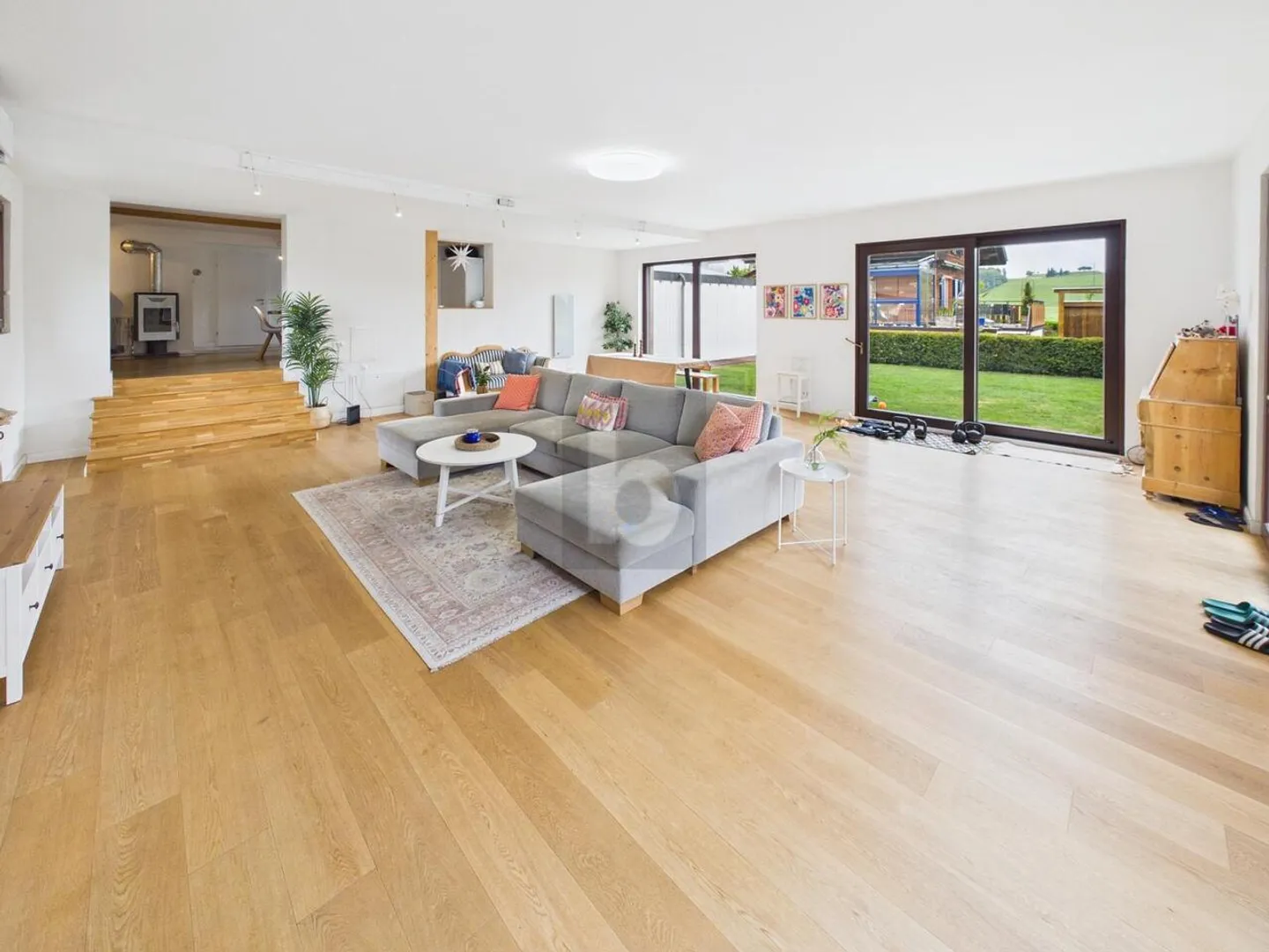 SPACIOUS AND LUXURIOUS - Photo 2 of 5