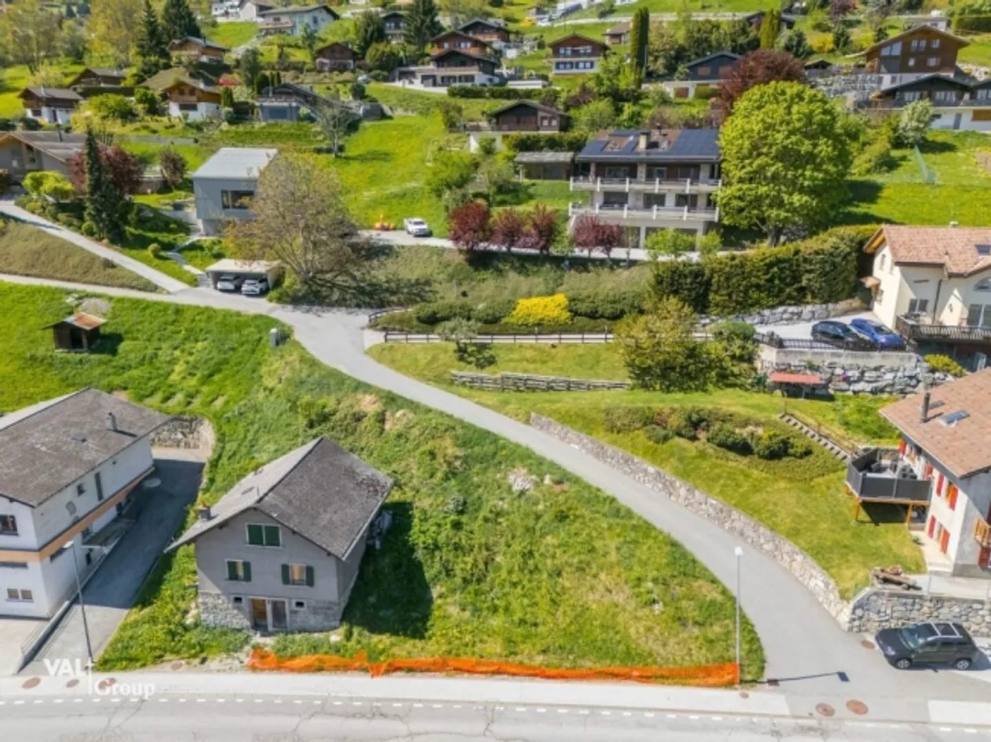 «Terrain idéalement situé pour projet de 3 appartements, permis en force copie» - Photo 1 sur 5