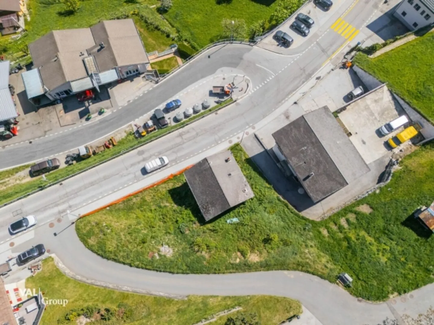 «Terrain idéalement situé pour projet de 3 appartements, permis en force copie» - Photo 2 sur 5