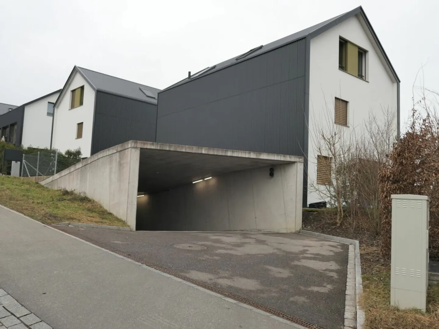 Geräumiger Doppelparkplatz - Foto 2 von 3