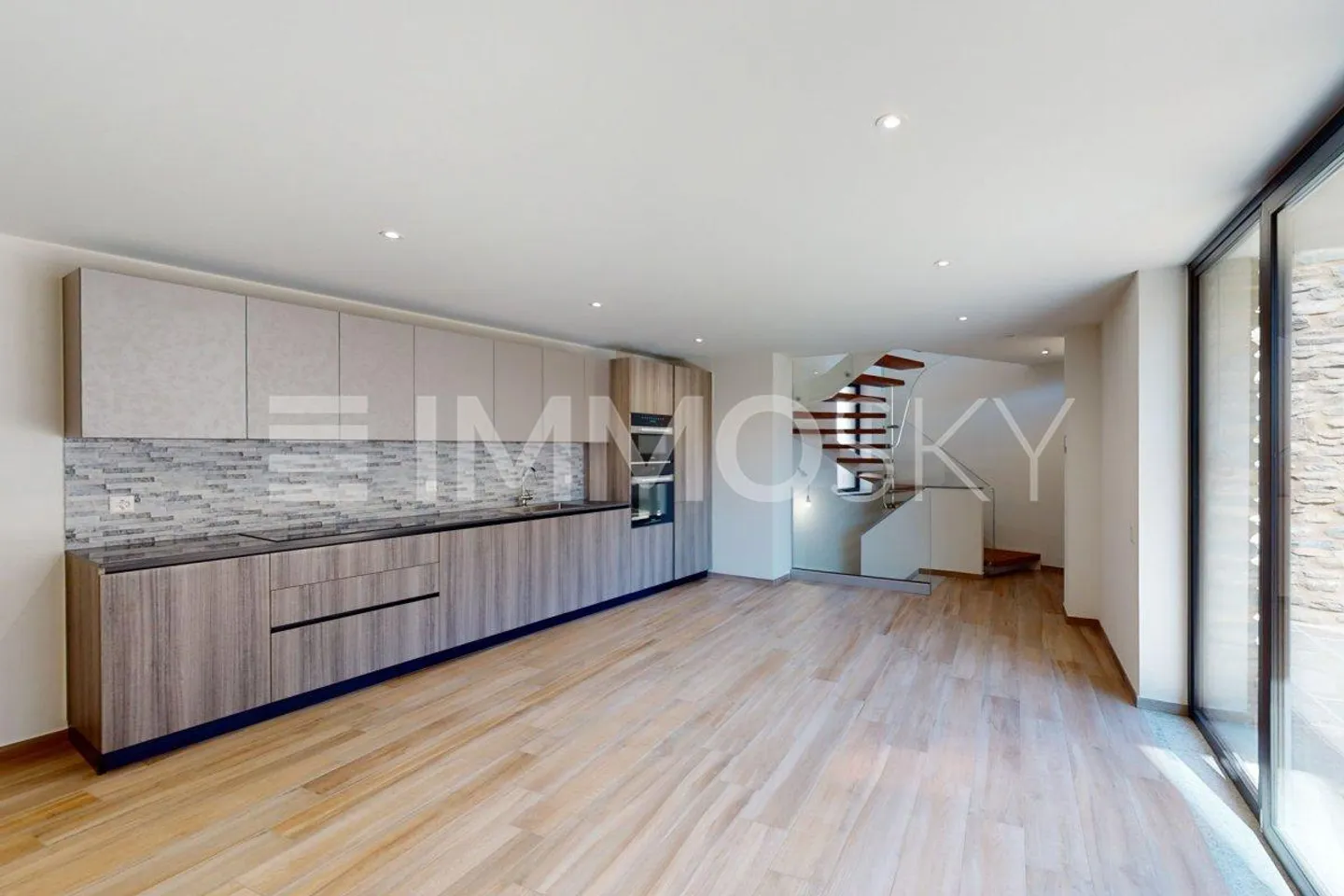 Moderne Wohnung mit fortschrittlichen Materialien und vielen einzigartigen Details - Foto 2 von 5