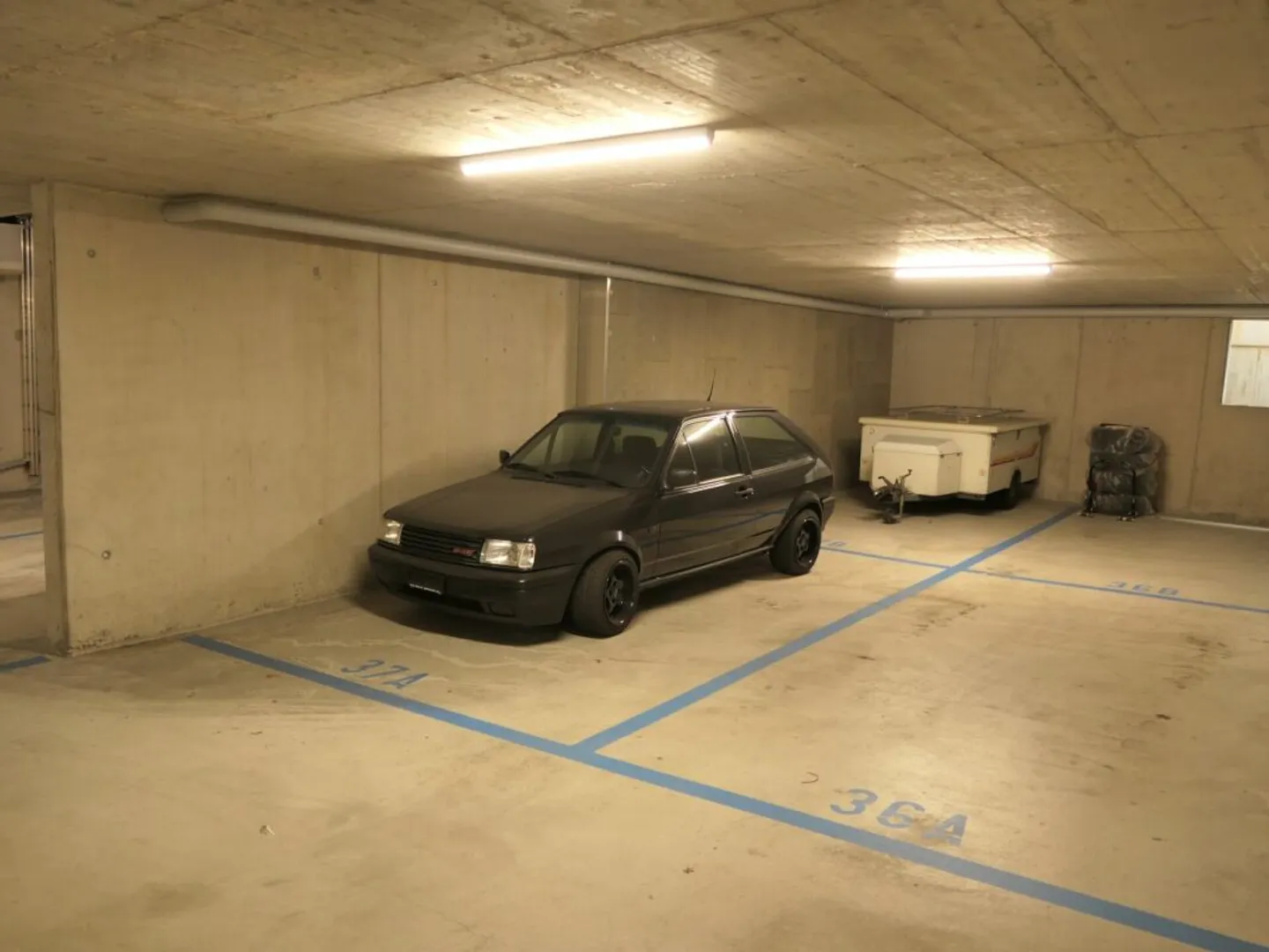 Geräumiger Doppelparkplatz - Foto 3 von 3