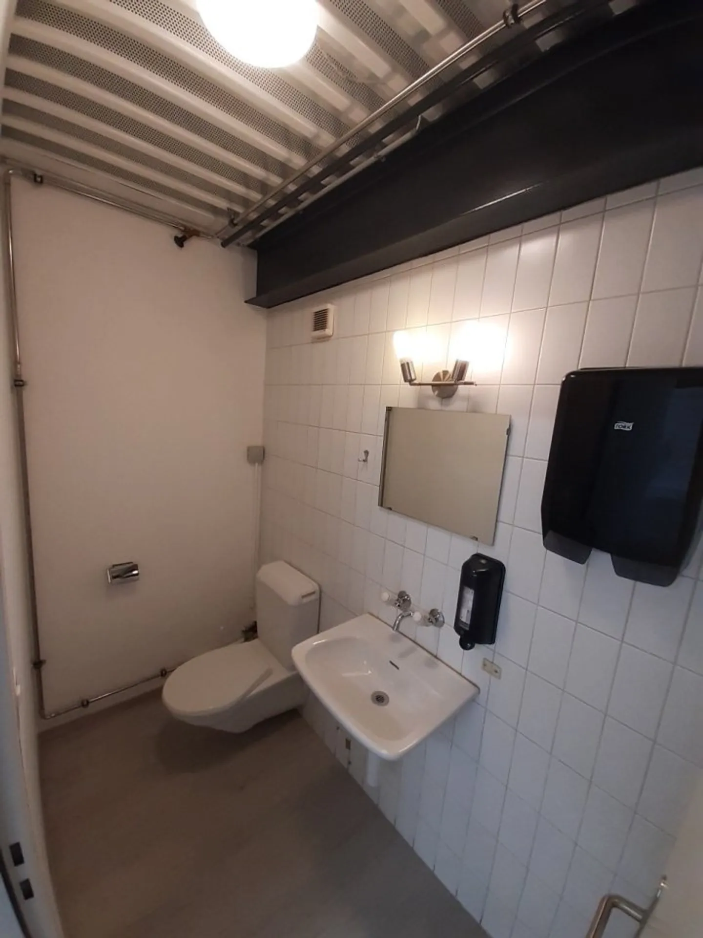02267 - Local - Eplatures 46a - La Chaux-de-Fonds - Photo 3 of 5