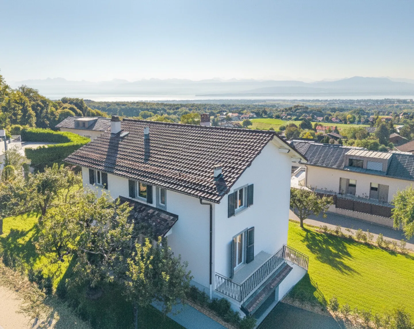 9-room House - Photo 1 of 7