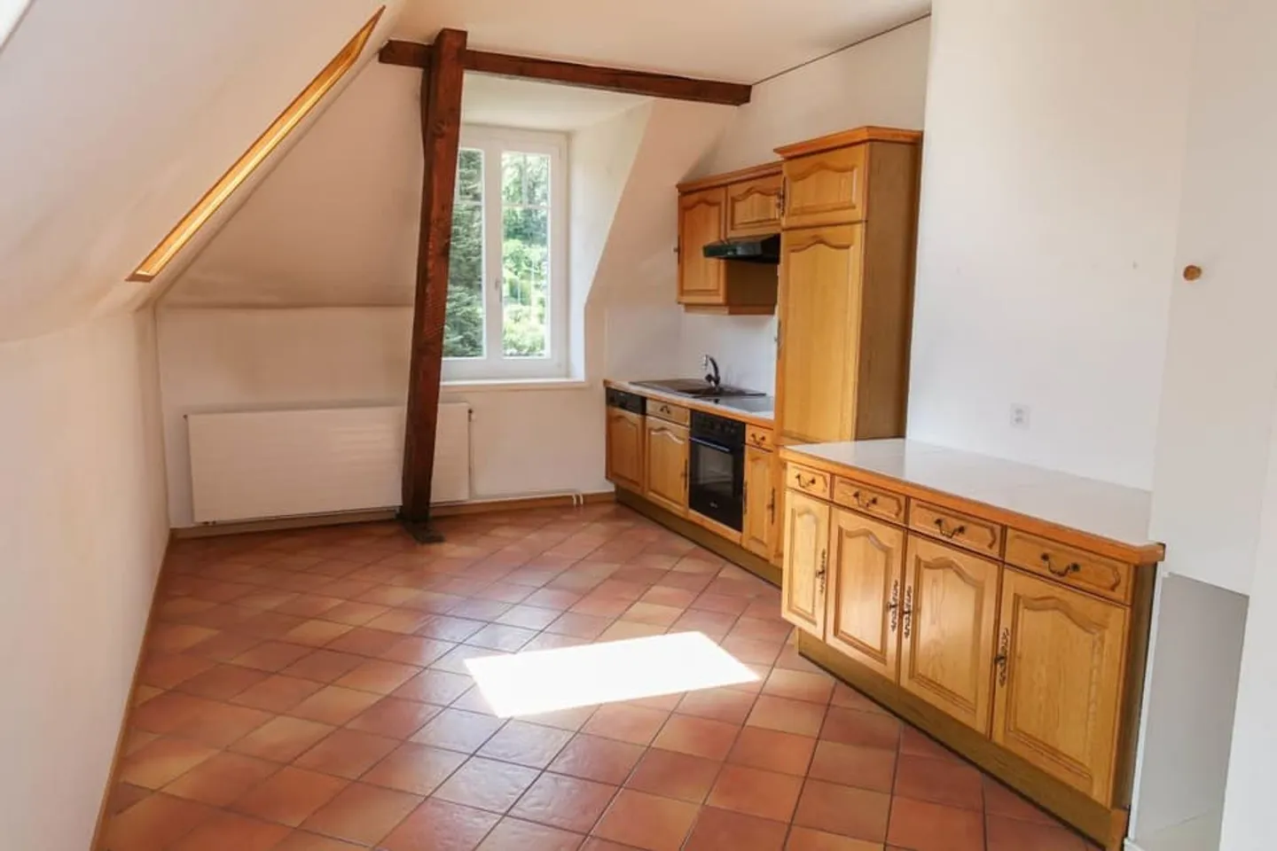 Wunderschöne Dachgeschosswohnung mit 3,5 Zimmern und 121 m² Wohnfläche - Foto 4 von 13