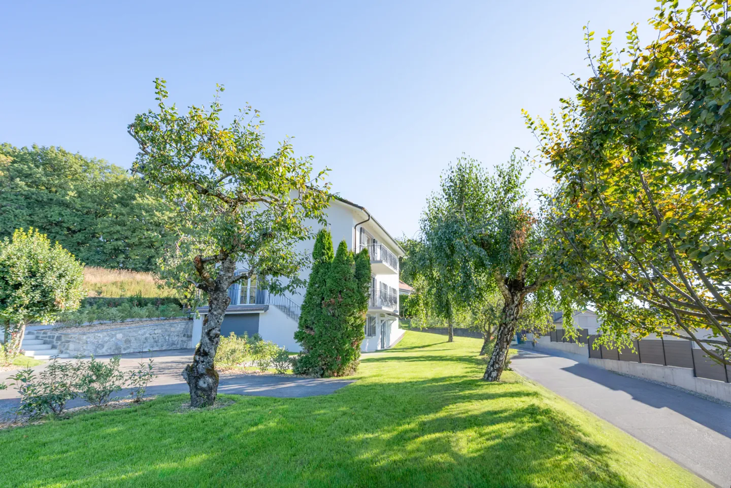 9-room House - Photo 2 of 7