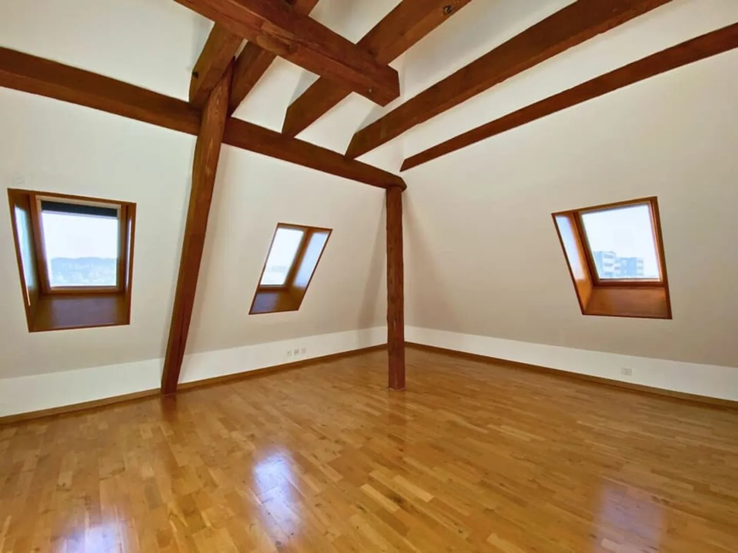 Wunderschöne Dachgeschosswohnung mit 3,5 Zimmern und 121 m² Wohnfläche - Foto 8 von 13