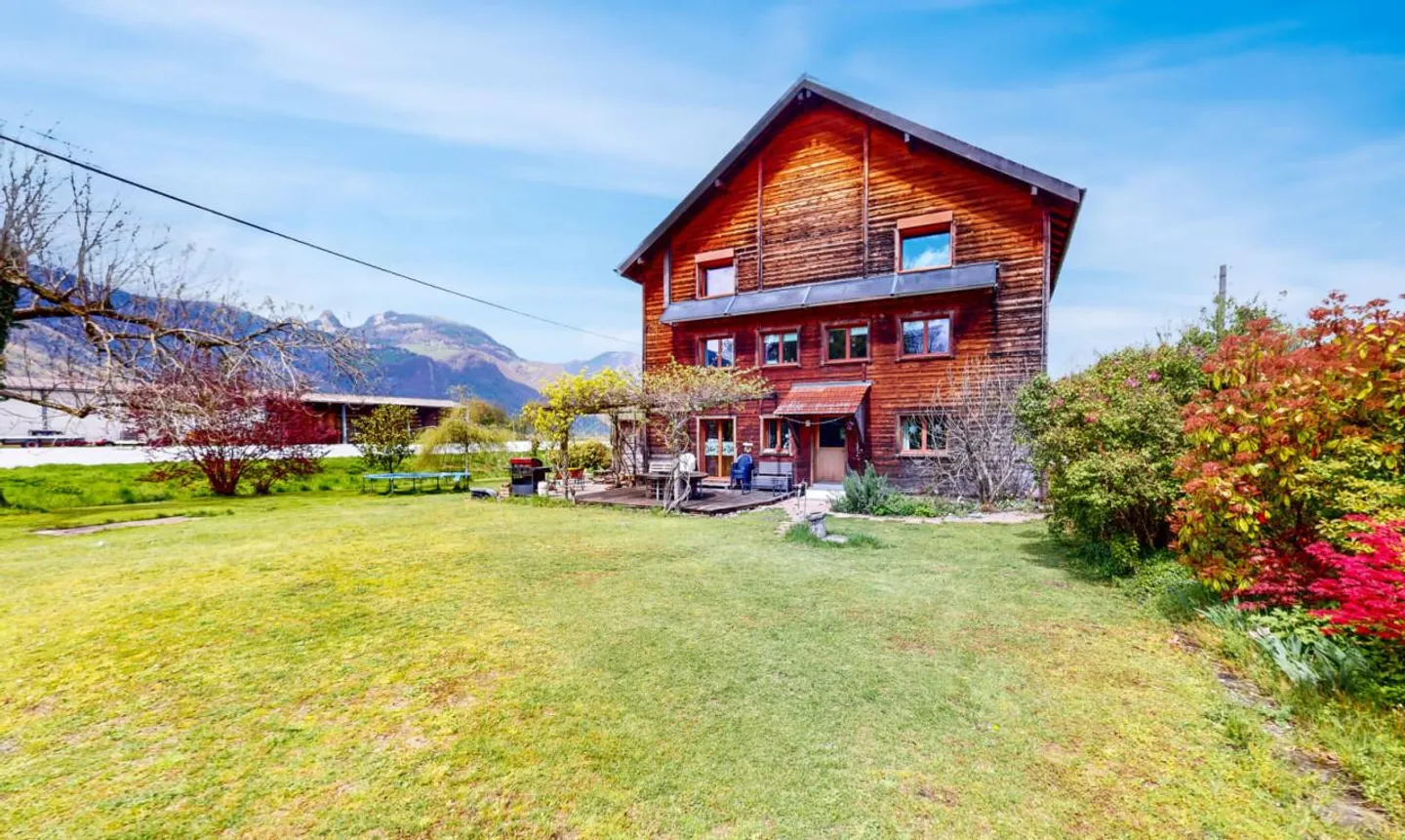 Geräumige Duplexwohnung mit 5,5 Zimmern - großer Garten - Illarsaz - Foto 1 von 12