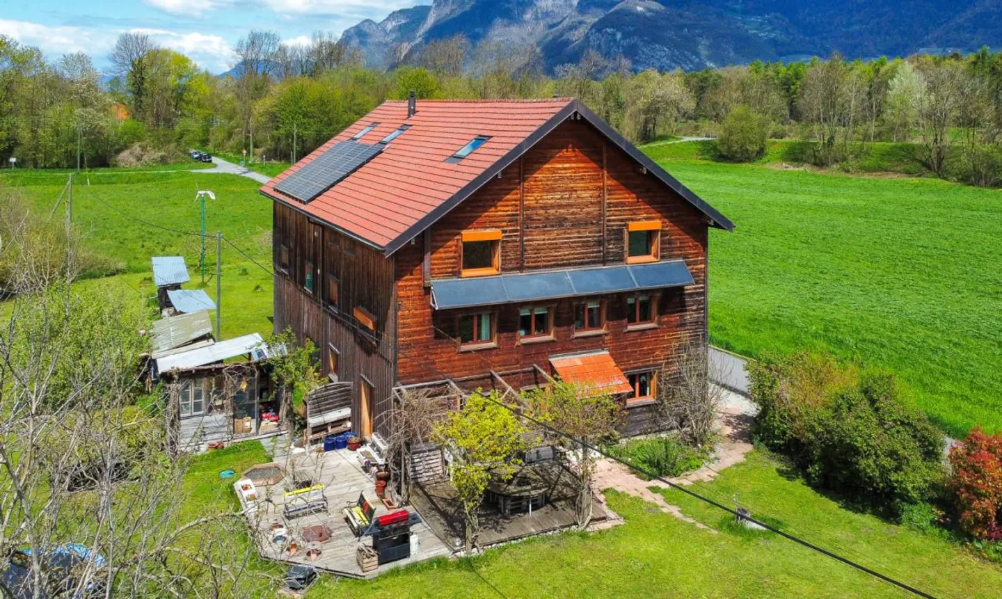 Geräumige Duplexwohnung mit 5,5 Zimmern - großer Garten - Illarsaz - Foto 2 von 12