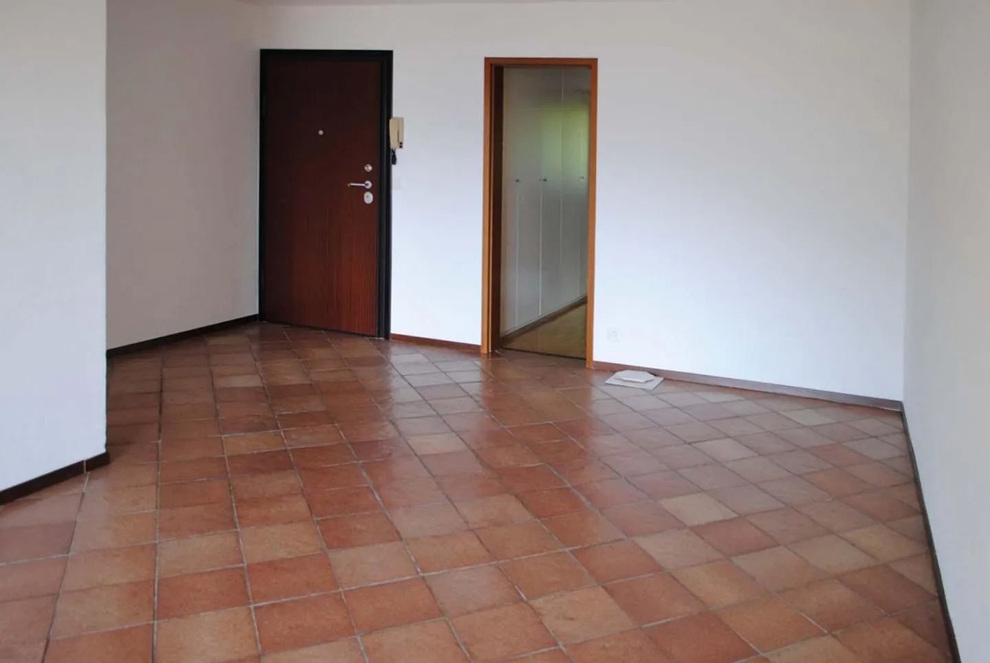 COMFORTABLE 2.5 WITH TERRACE IN RESIDENCE WITH POOL IN COMANO - Photo 6 of 13