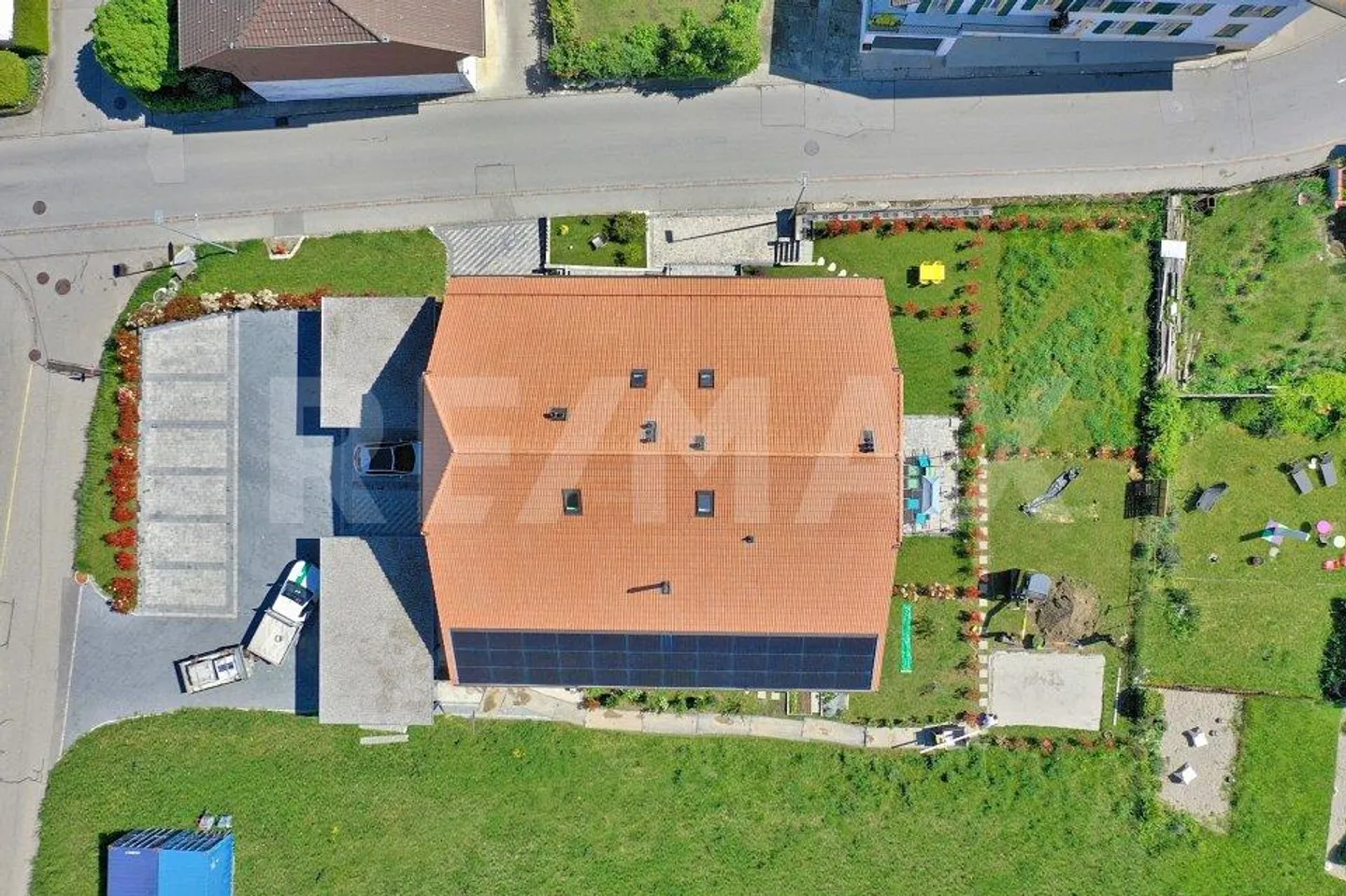 Private access by elevator; Top floor; 4.5 rooms 135 m²; Garden 10... - Photo 7 of 8