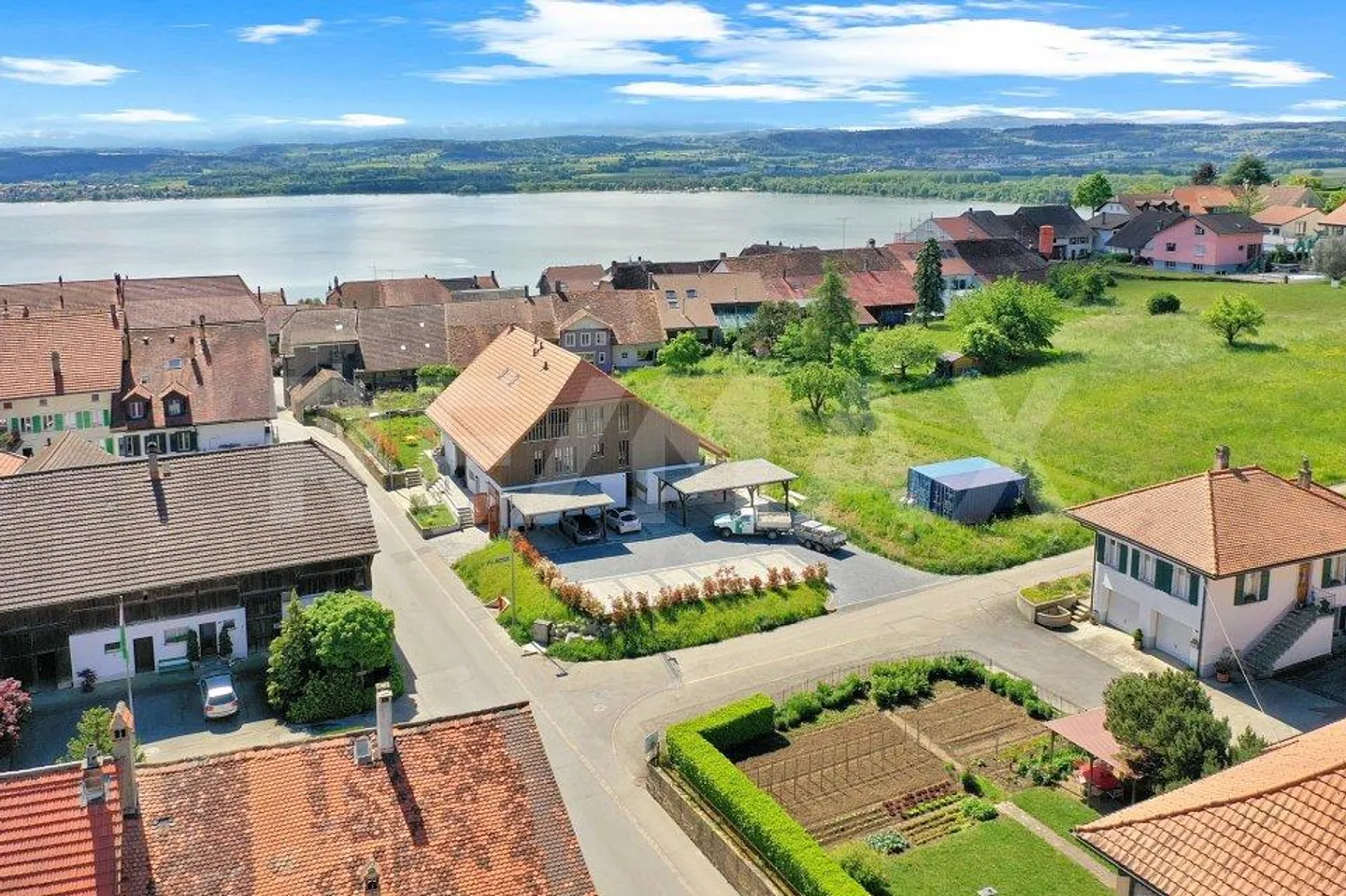 Private access by elevator; Top floor; 4.5 rooms 135 m²; Garden 10... - Photo 6 of 8