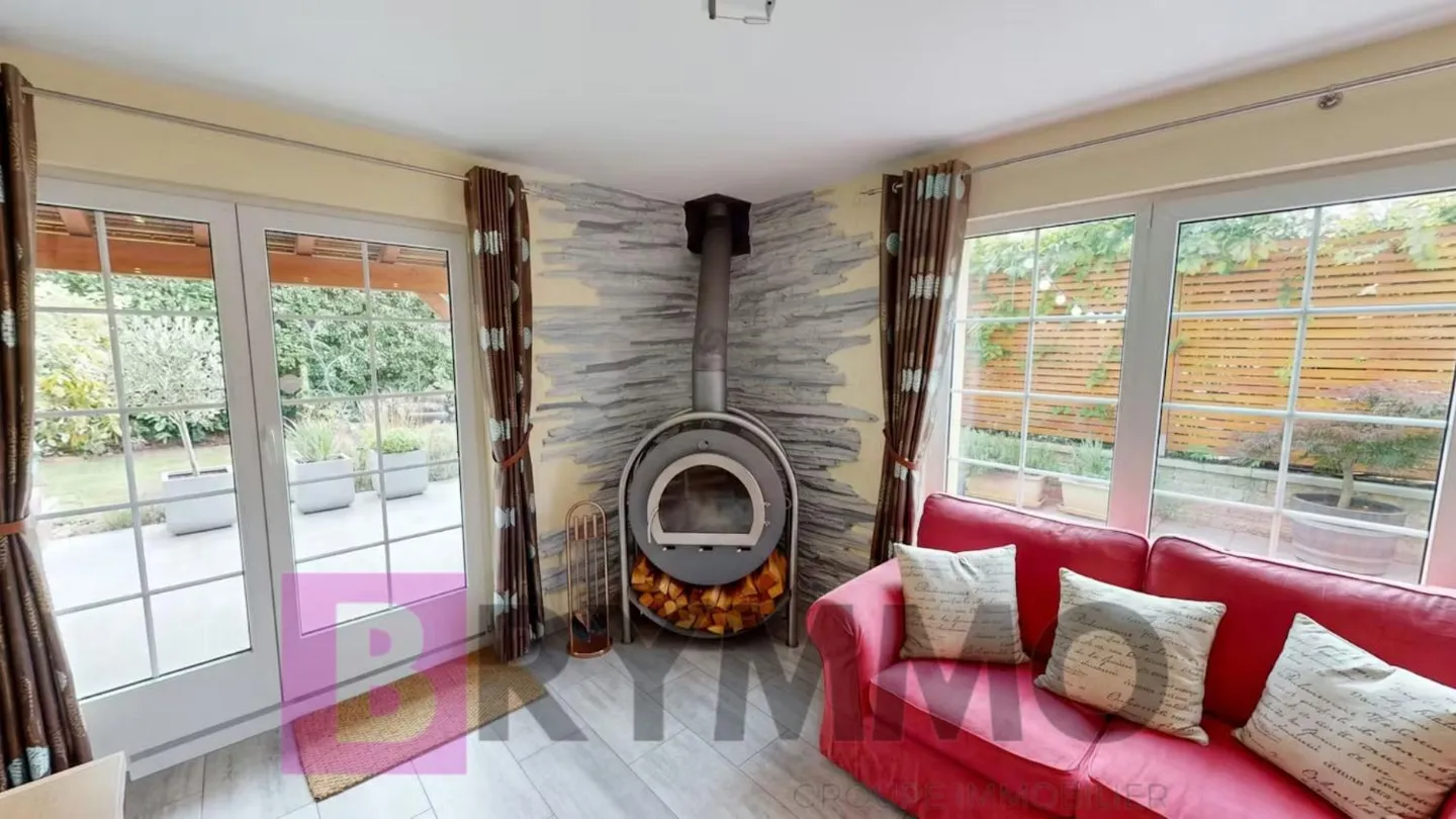 Semi-Detached House with 5.5 Rooms in the Heart of the City - Photo 5 of 19